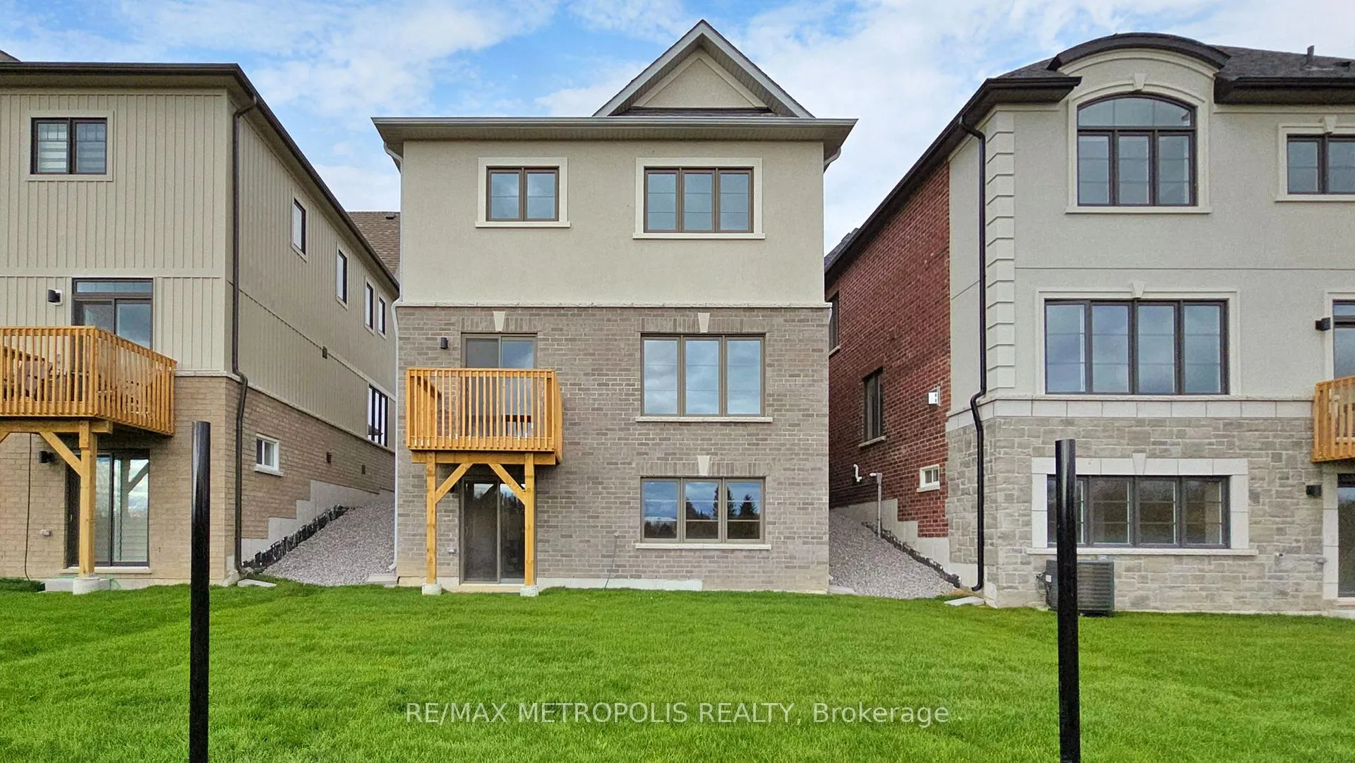 Photo 31 of 135 Flood Avenue, Clarington, Newcastle — HOMEH