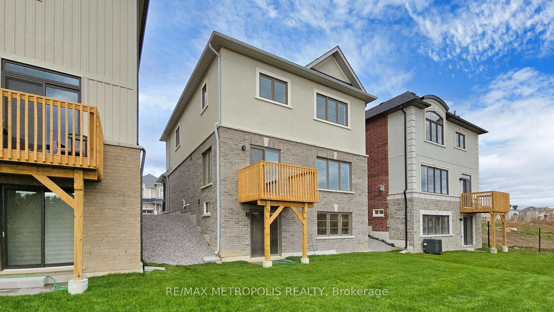Photo 32 of 135 Flood Avenue, Clarington, Newcastle — HOMEH