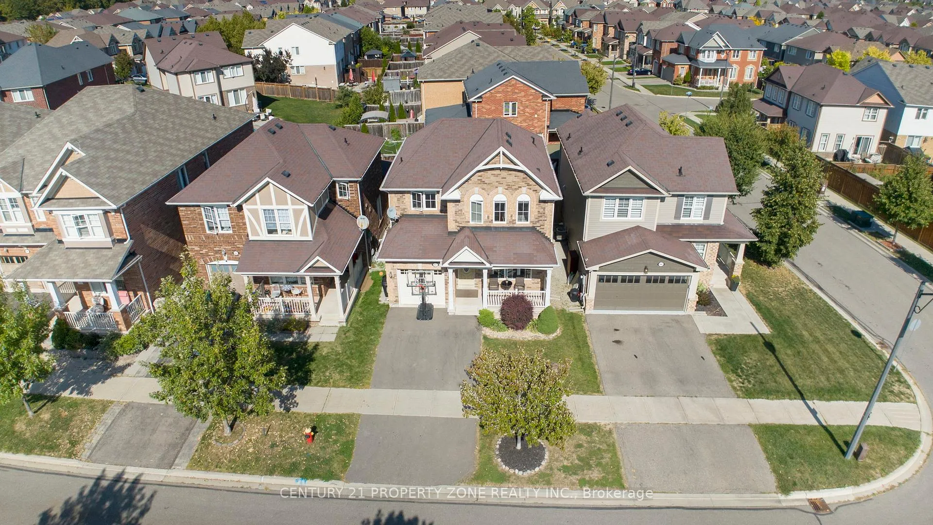 Photo 2 of 937 Dice Way, Milton, Willmott — HOMEH
