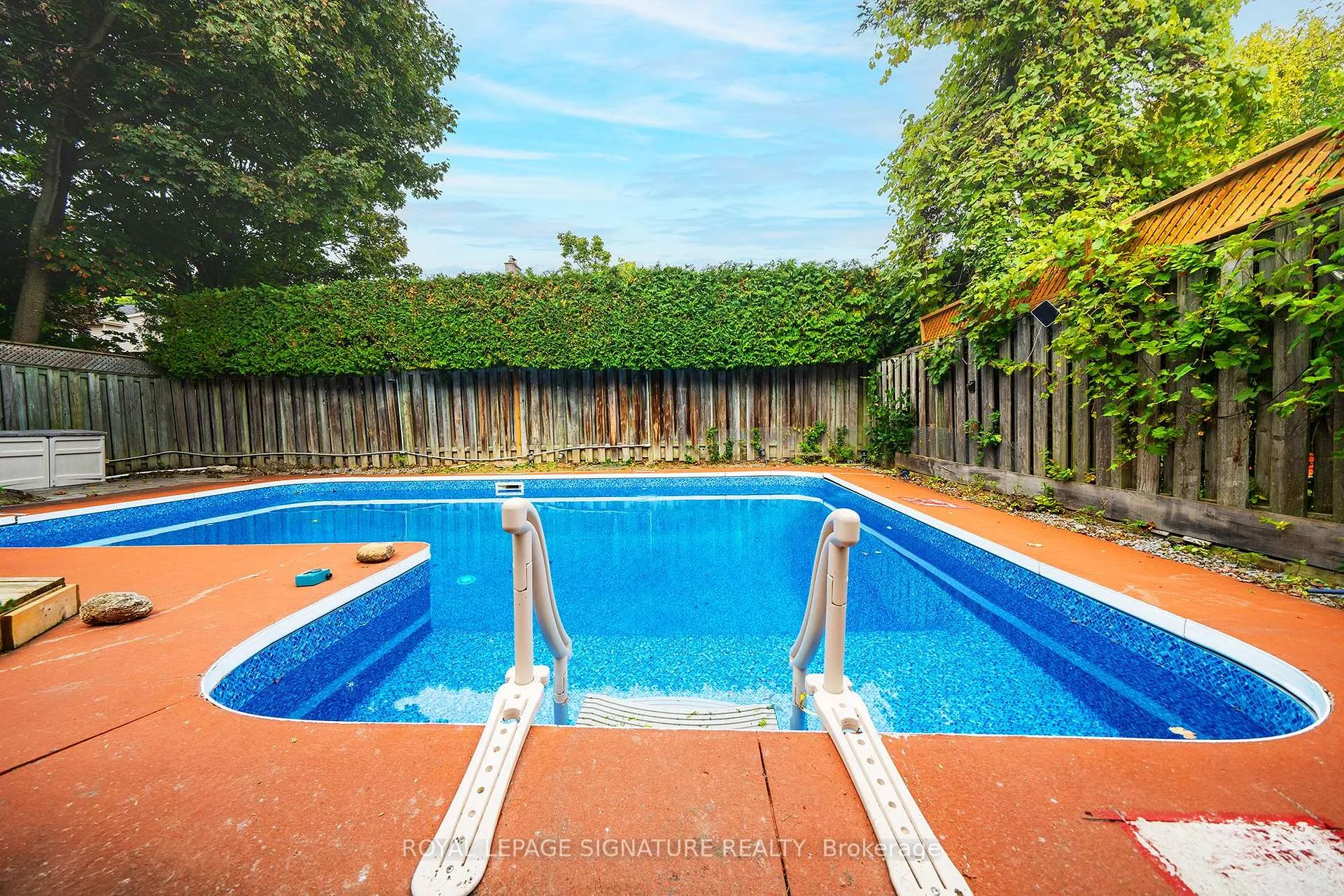 Photo 38 of 1239 Barnwood Square, Pickering, Liverpool — HOMEH