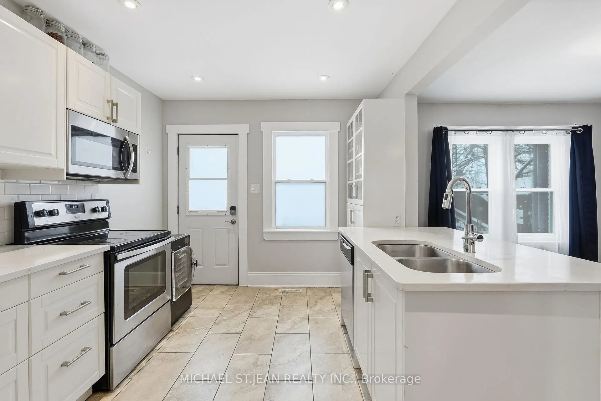 Photo 16 of 34 Balsam Avenue N, Hamilton, Stipley — HOMEH