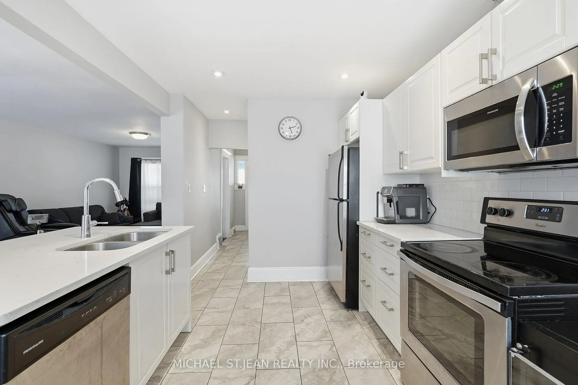 Photo 18 of 34 Balsam Avenue N, Hamilton, Stipley — HOMEH