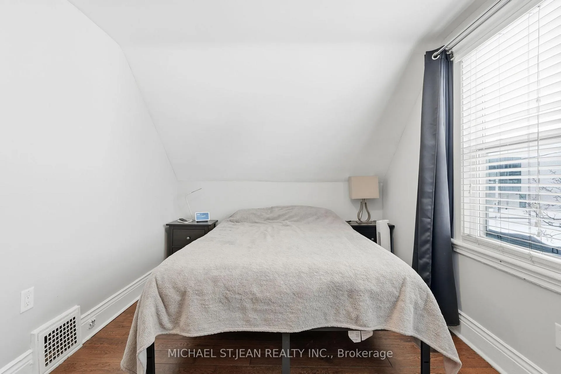 Photo 23 of 34 Balsam Avenue N, Hamilton, Stipley — HOMEH