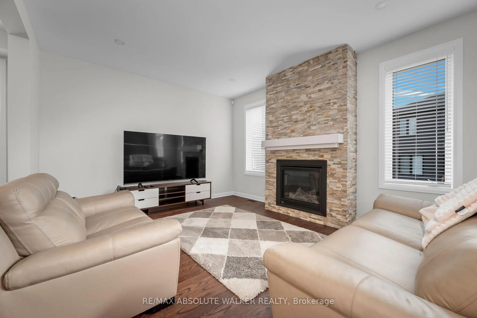 Photo 7 of 529 Anchor Circle, Ottawa, Mahogany Community — HOMEH