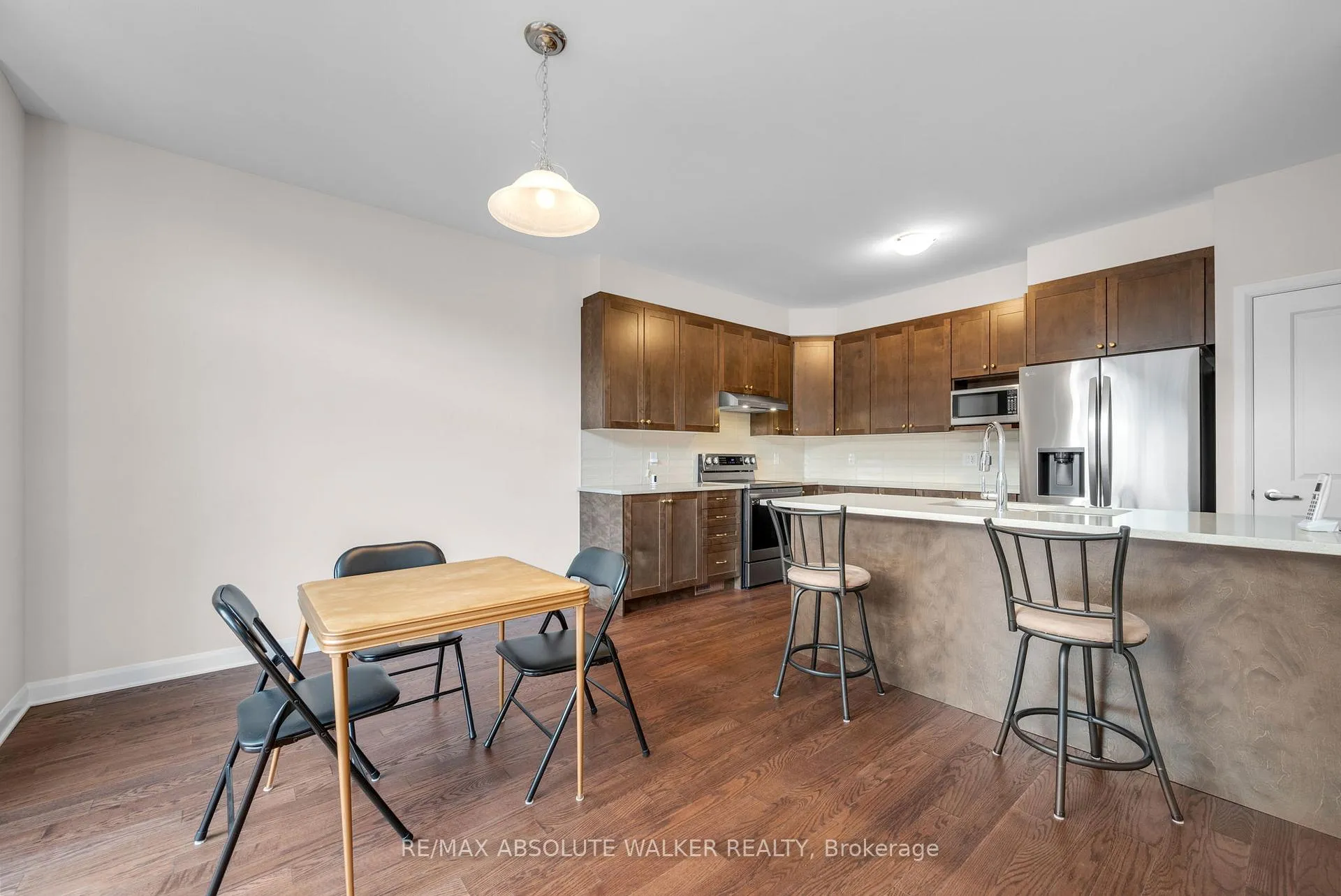 Photo 13 of 529 Anchor Circle, Ottawa, Mahogany Community — HOMEH