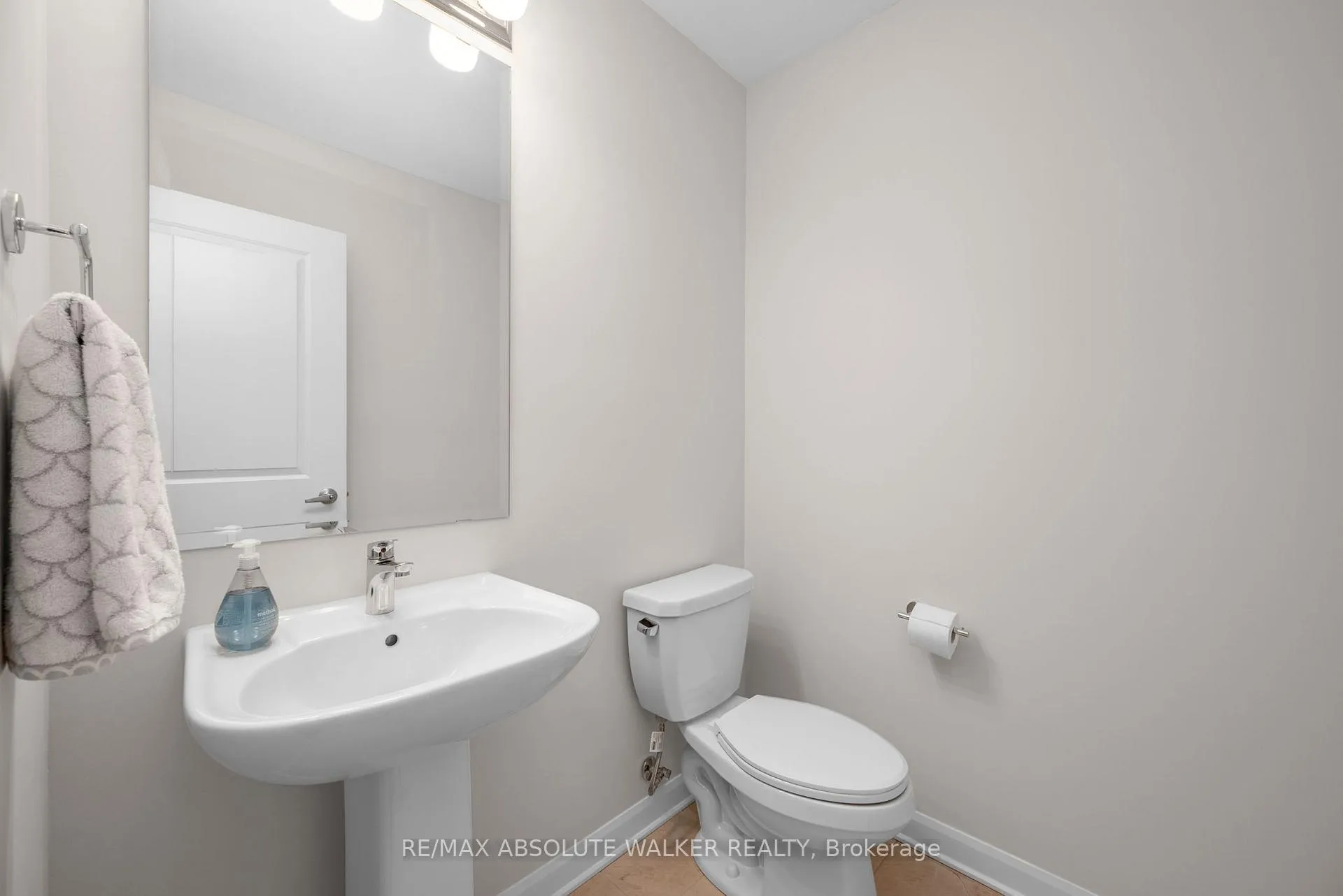 Photo 17 of 529 Anchor Circle, Ottawa, Mahogany Community — HOMEH
