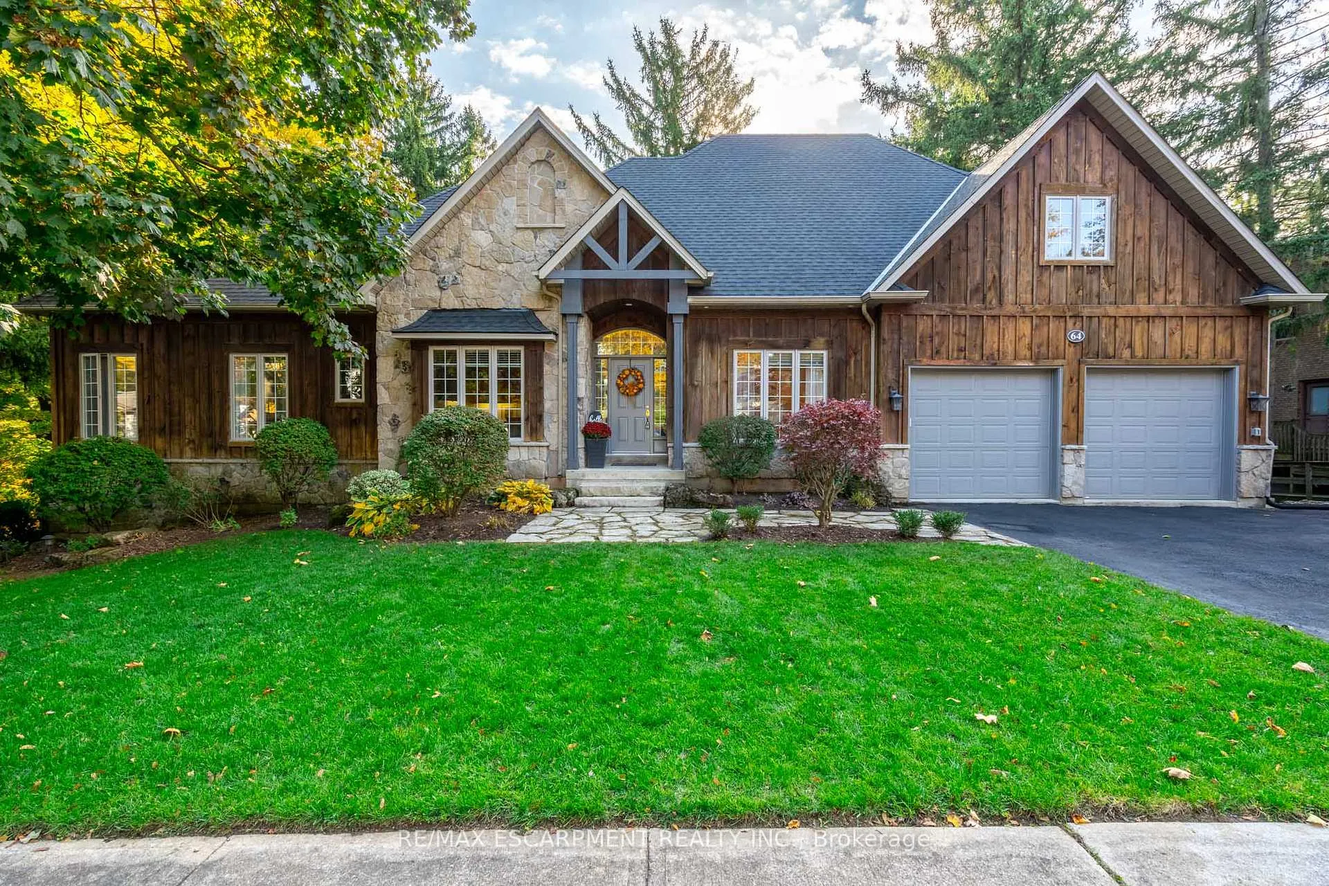 Photo 1 of 64 Nelson Street, Hamilton, Waterdown — HOMEH