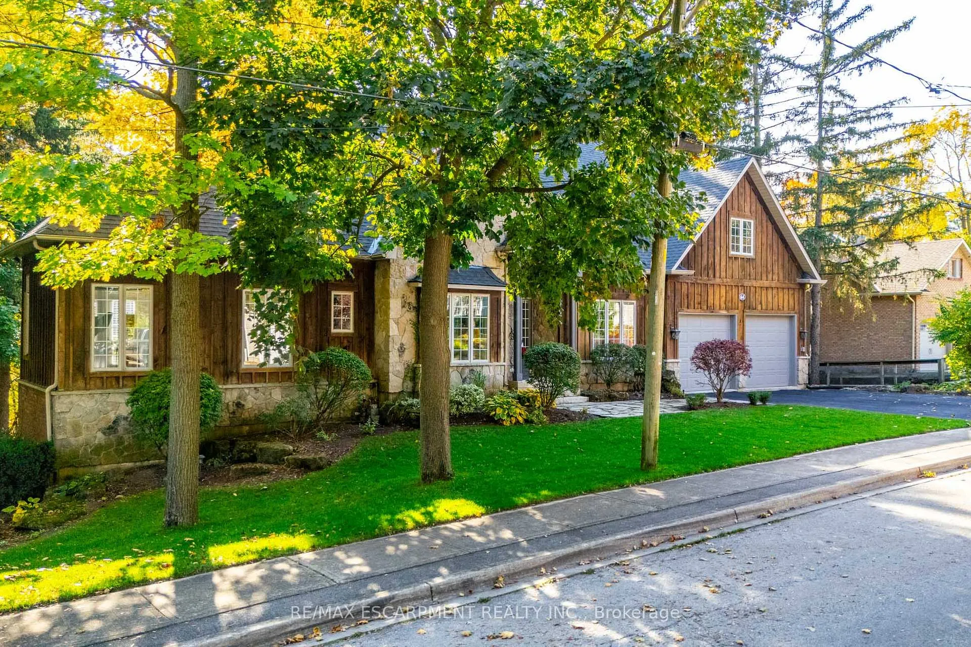 Photo 2 of 64 Nelson Street, Hamilton, Waterdown — HOMEH