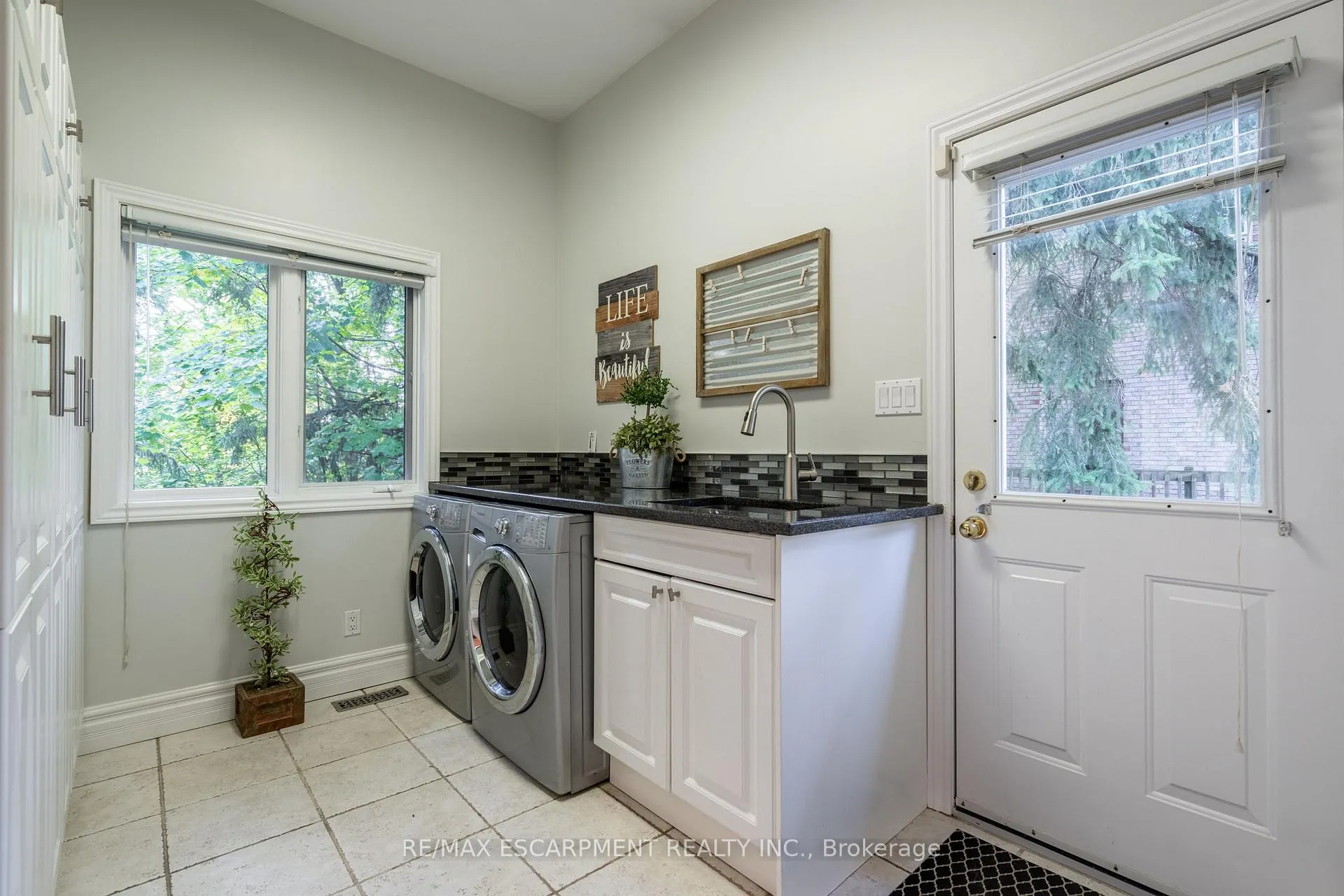 Photo 13 of 64 Nelson Street, Hamilton, Waterdown — HOMEH