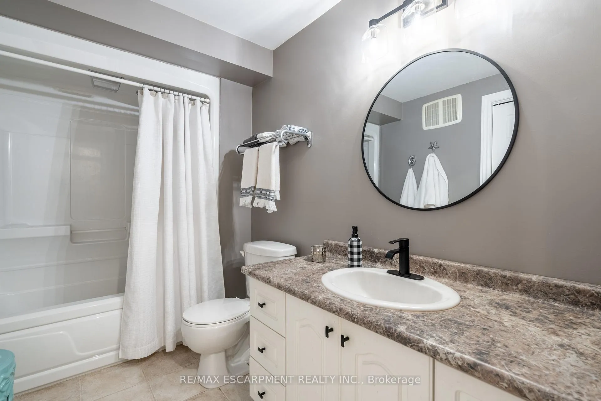 Photo 28 of 64 Nelson Street, Hamilton, Waterdown — HOMEH