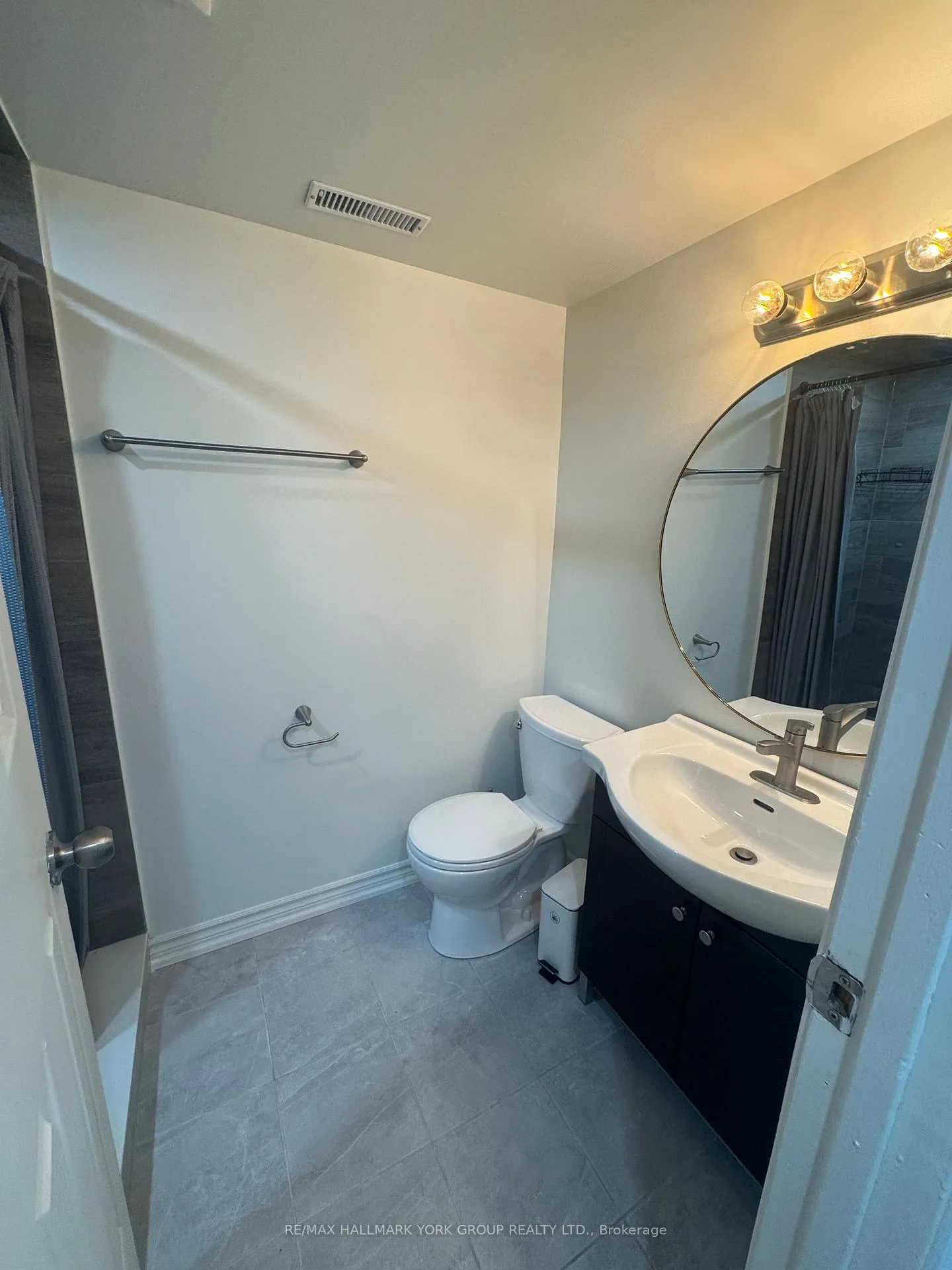 Photo 7 of Unit Lower Unit, 856 Krosno Boulevard, Pickering, Bay Ridges — HOMEH