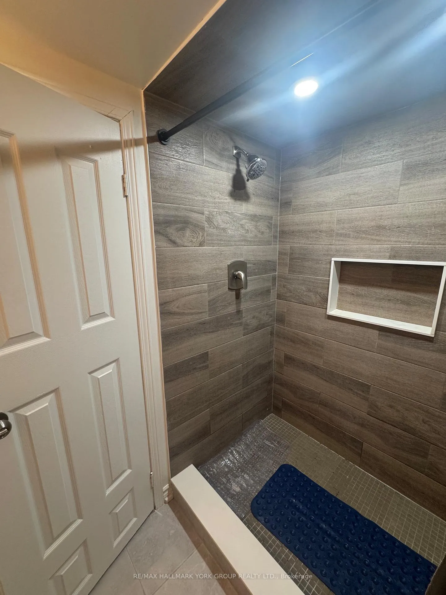 Photo 8 of Unit Lower Unit, 856 Krosno Boulevard, Pickering, Bay Ridges — HOMEH