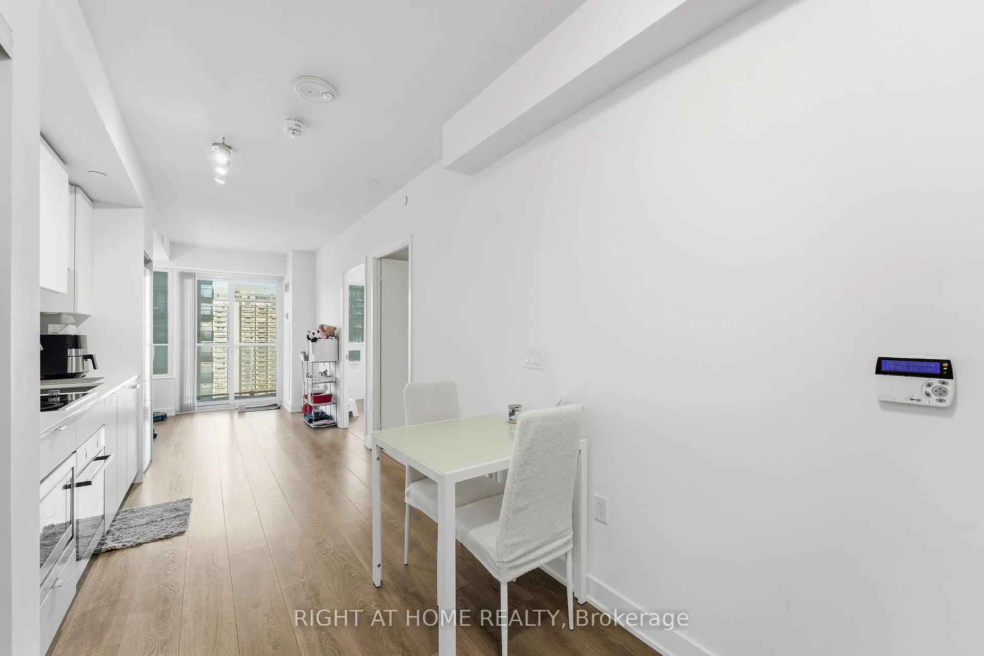 Photo 3 of Unit 2112 Nt, 99 Broadway Avenue, Toronto, Mount Pleasant West — HOMEH