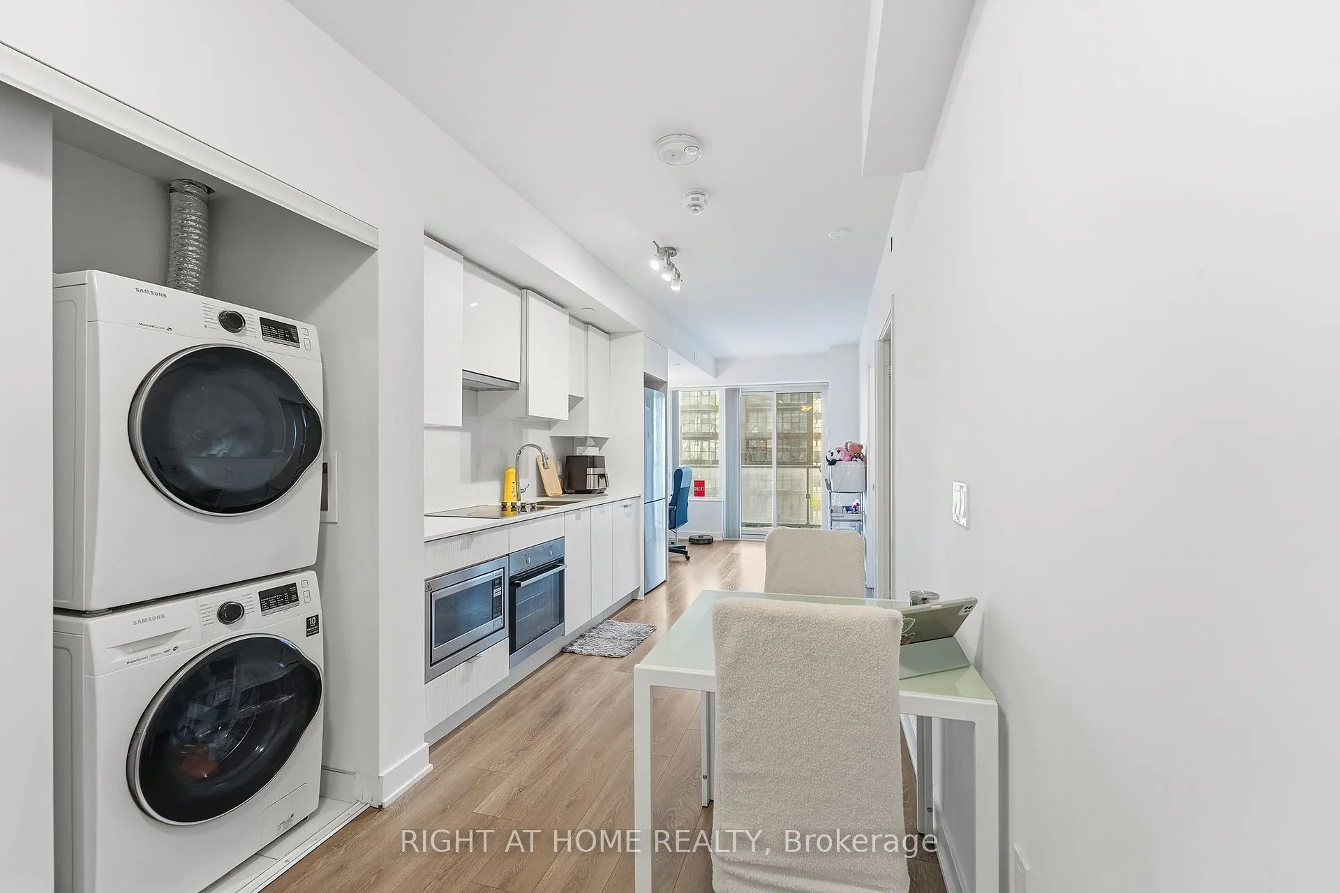 Photo 4 of Unit 2112 Nt, 99 Broadway Avenue, Toronto, Mount Pleasant West — HOMEH