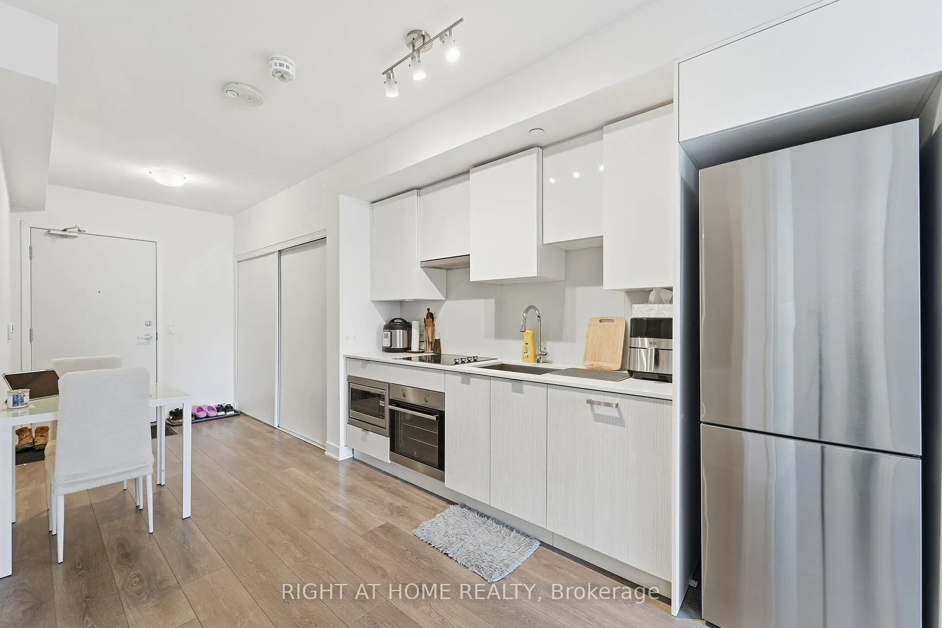Photo 6 of Unit 2112 Nt, 99 Broadway Avenue, Toronto, Mount Pleasant West — HOMEH