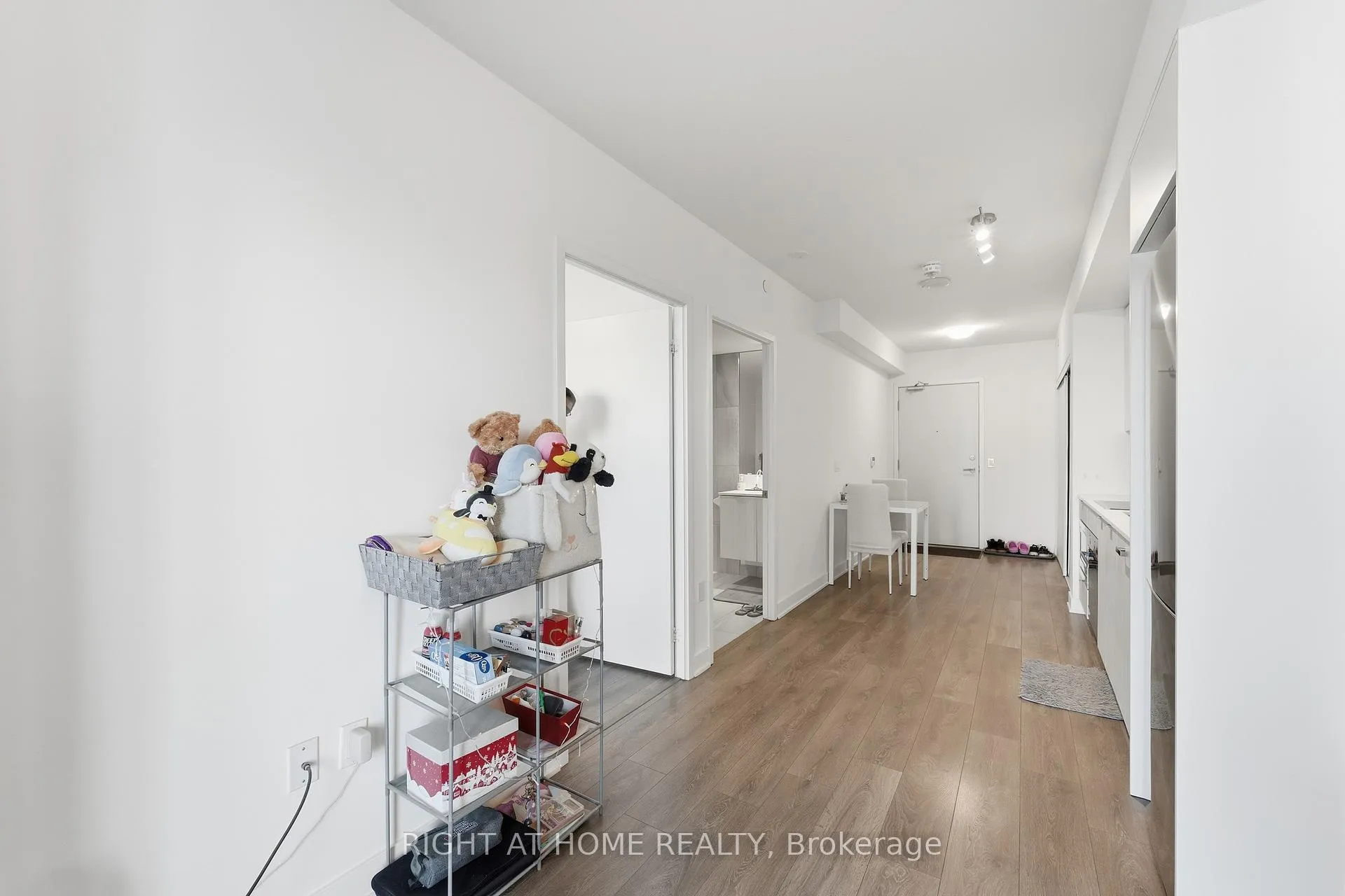 Photo 8 of Unit 2112 Nt, 99 Broadway Avenue, Toronto, Mount Pleasant West — HOMEH