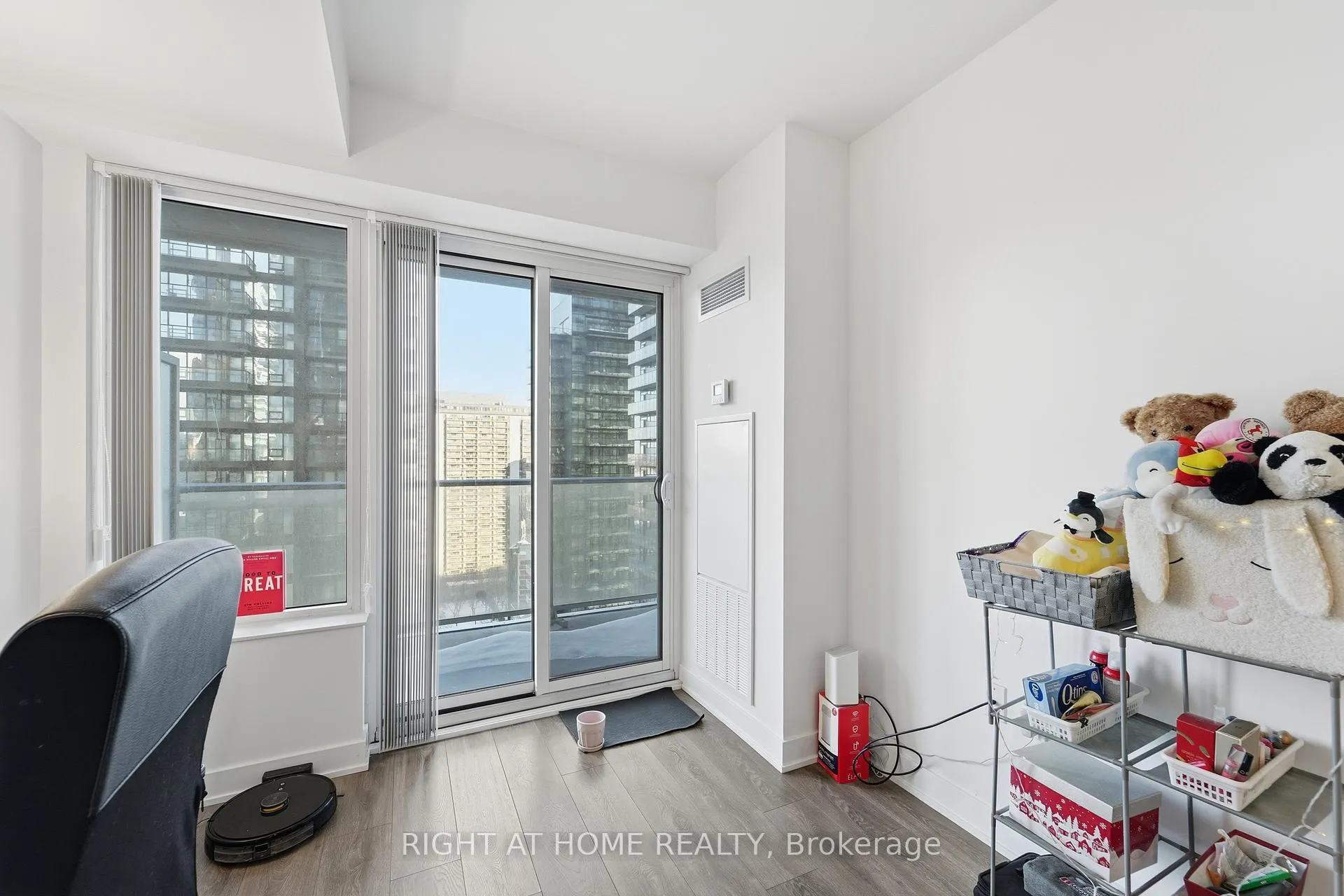 Photo 9 of Unit 2112 Nt, 99 Broadway Avenue, Toronto, Mount Pleasant West — HOMEH