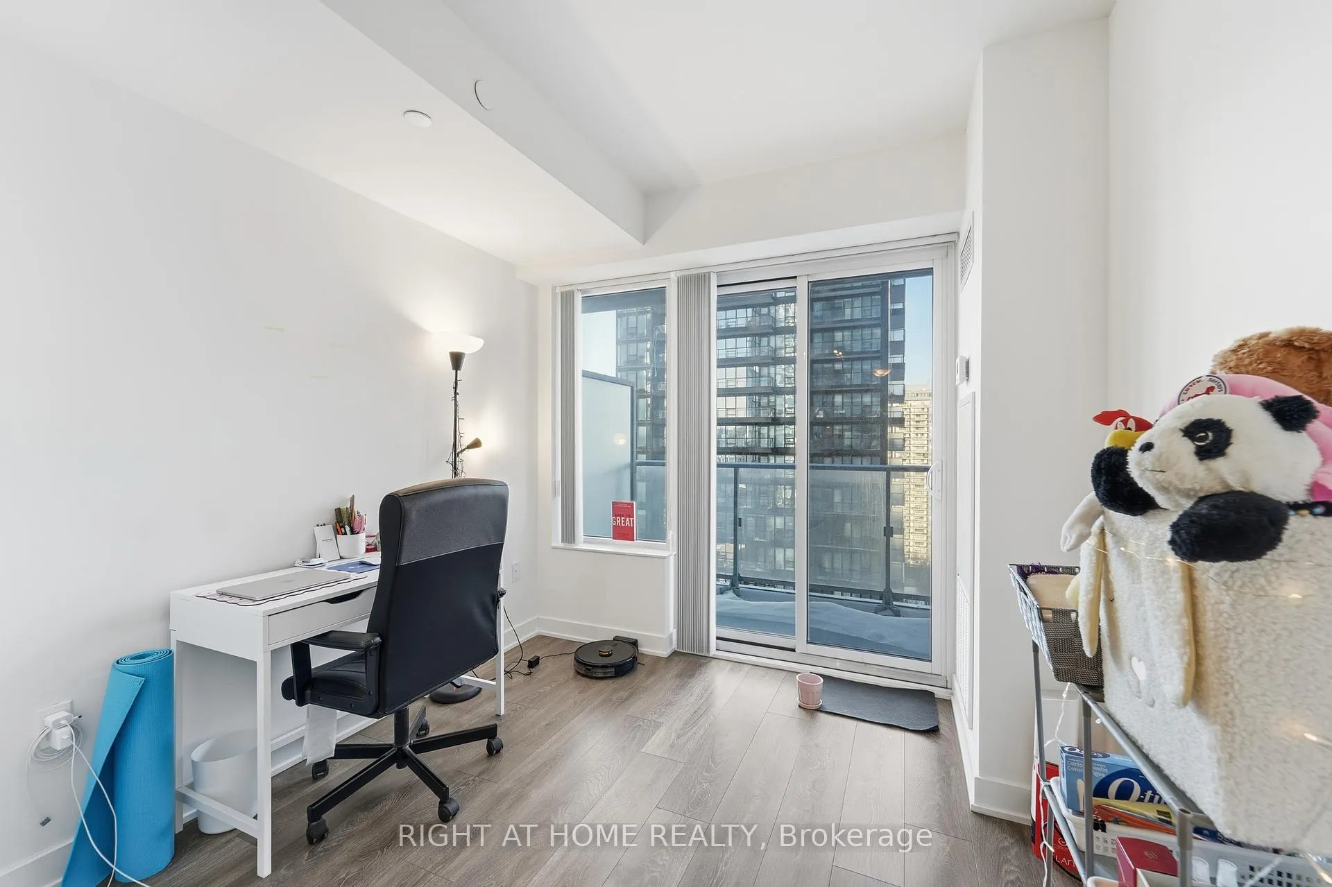 Photo 10 of Unit 2112 Nt, 99 Broadway Avenue, Toronto, Mount Pleasant West — HOMEH