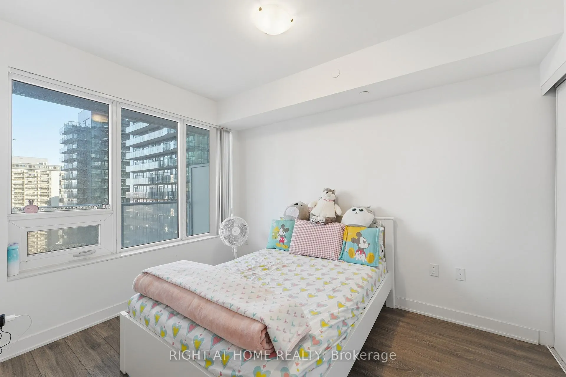 Photo 11 of Unit 2112 Nt, 99 Broadway Avenue, Toronto, Mount Pleasant West — HOMEH