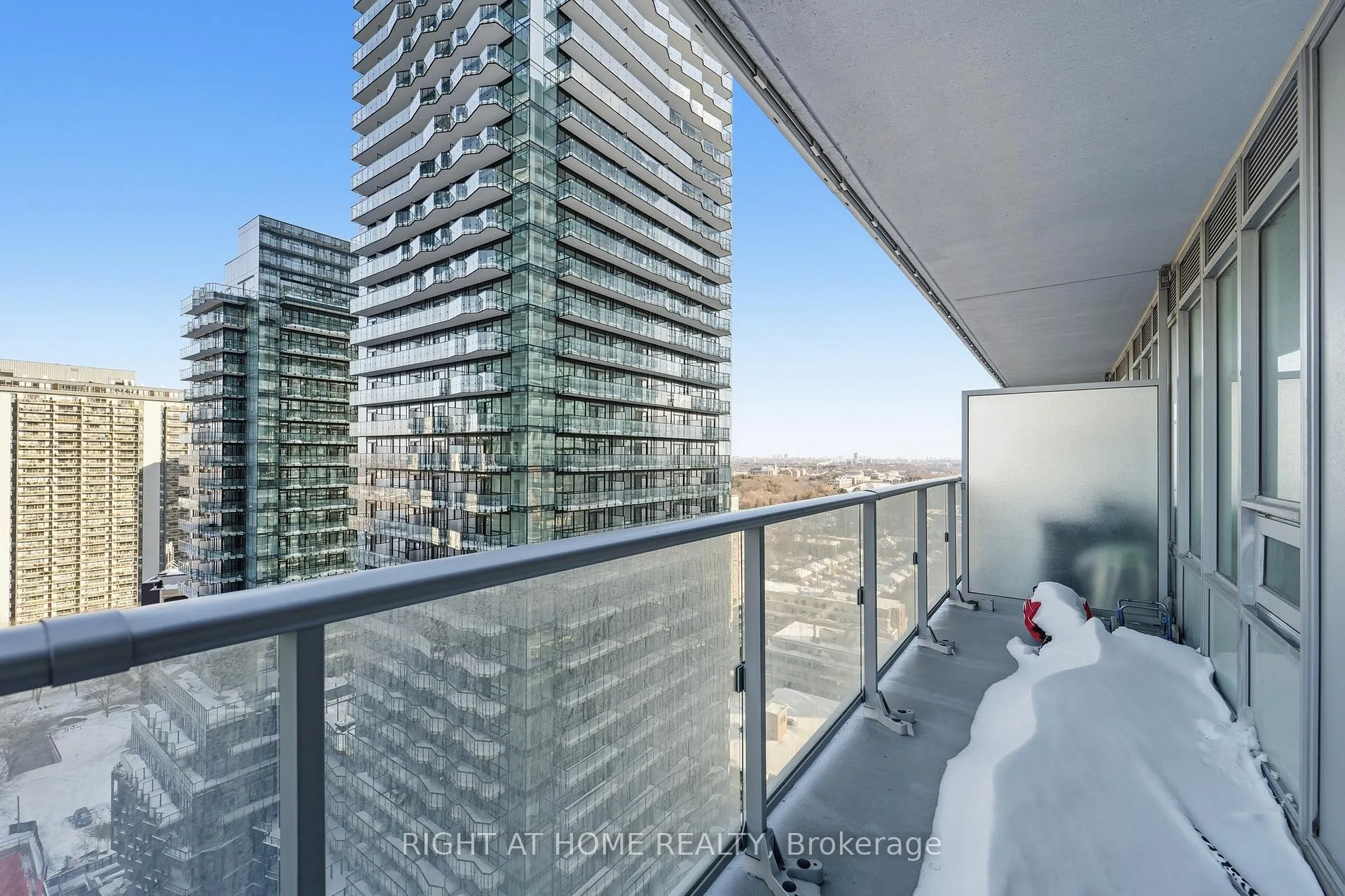 Photo 16 of Unit 2112 Nt, 99 Broadway Avenue, Toronto, Mount Pleasant West — HOMEH