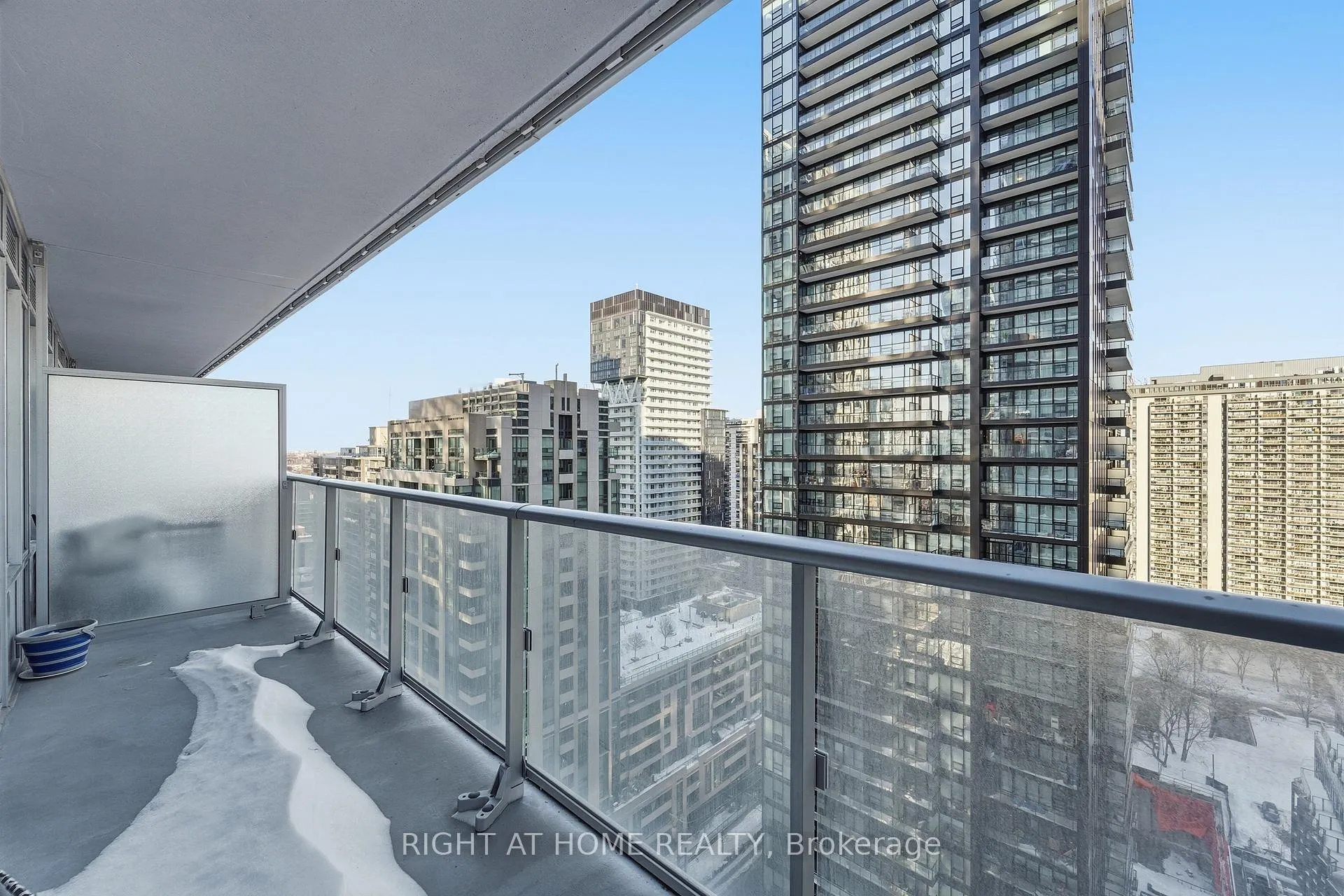 Photo 17 of Unit 2112 Nt, 99 Broadway Avenue, Toronto, Mount Pleasant West — HOMEH