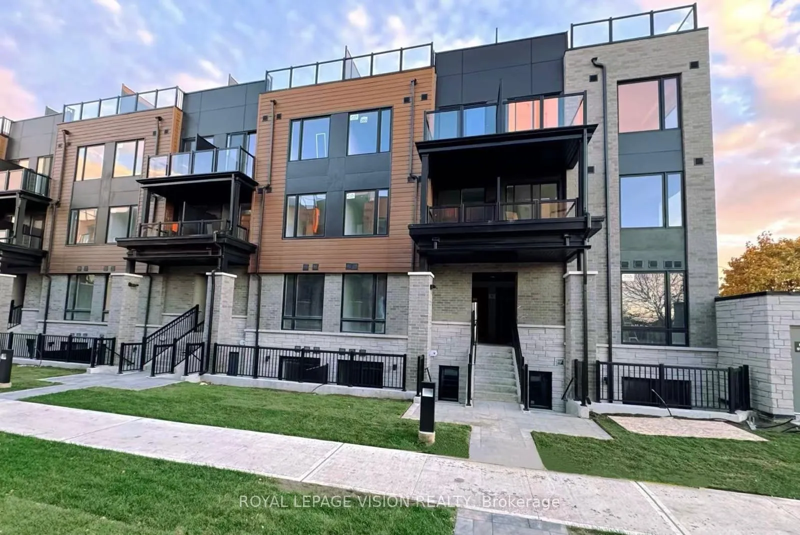 Photo 1 of Unit 18, 113 Marydale Avenue, Markham, Middlefield — HOMEH