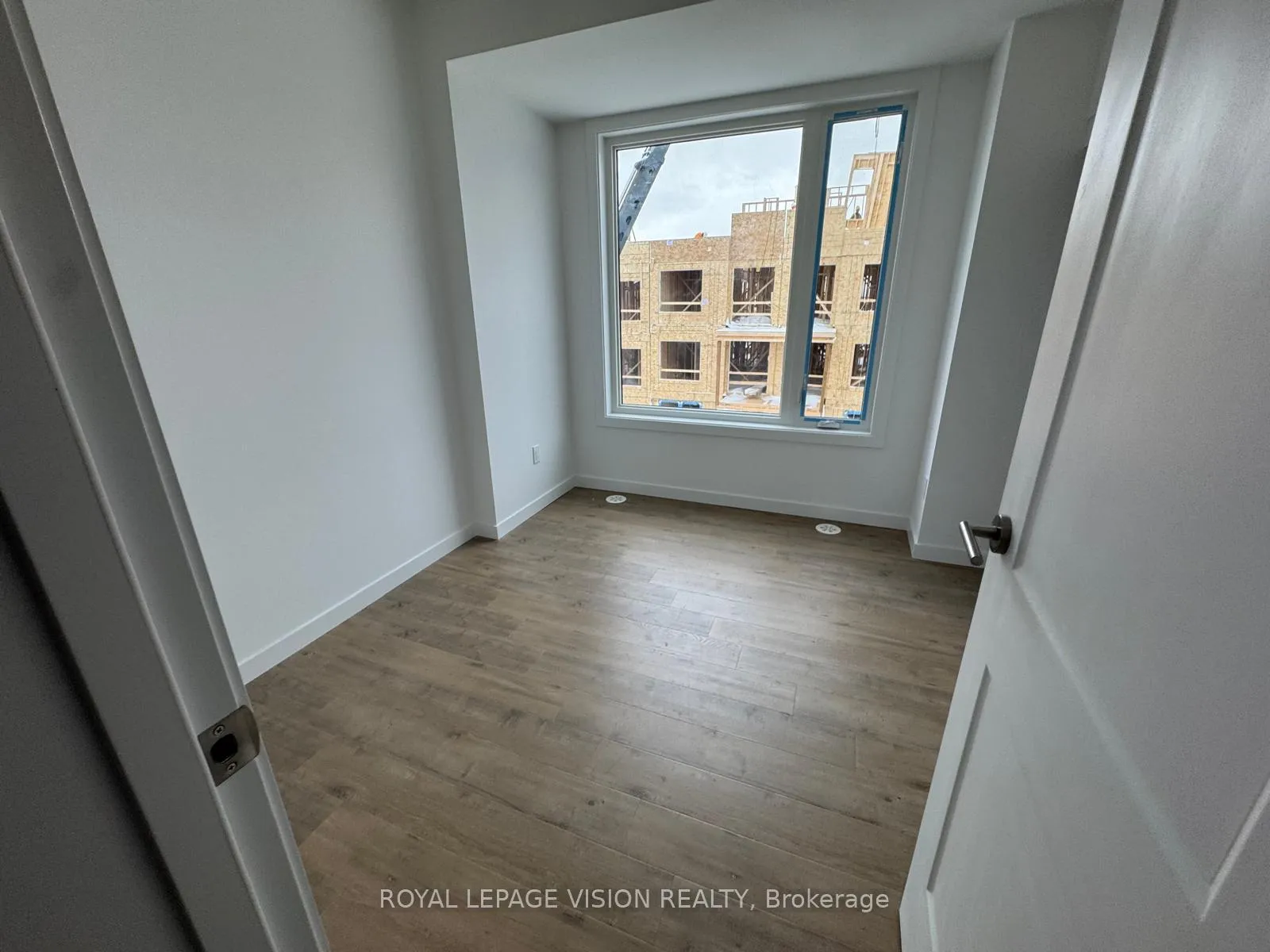 Photo 4 of Unit 18, 113 Marydale Avenue, Markham, Middlefield — HOMEH