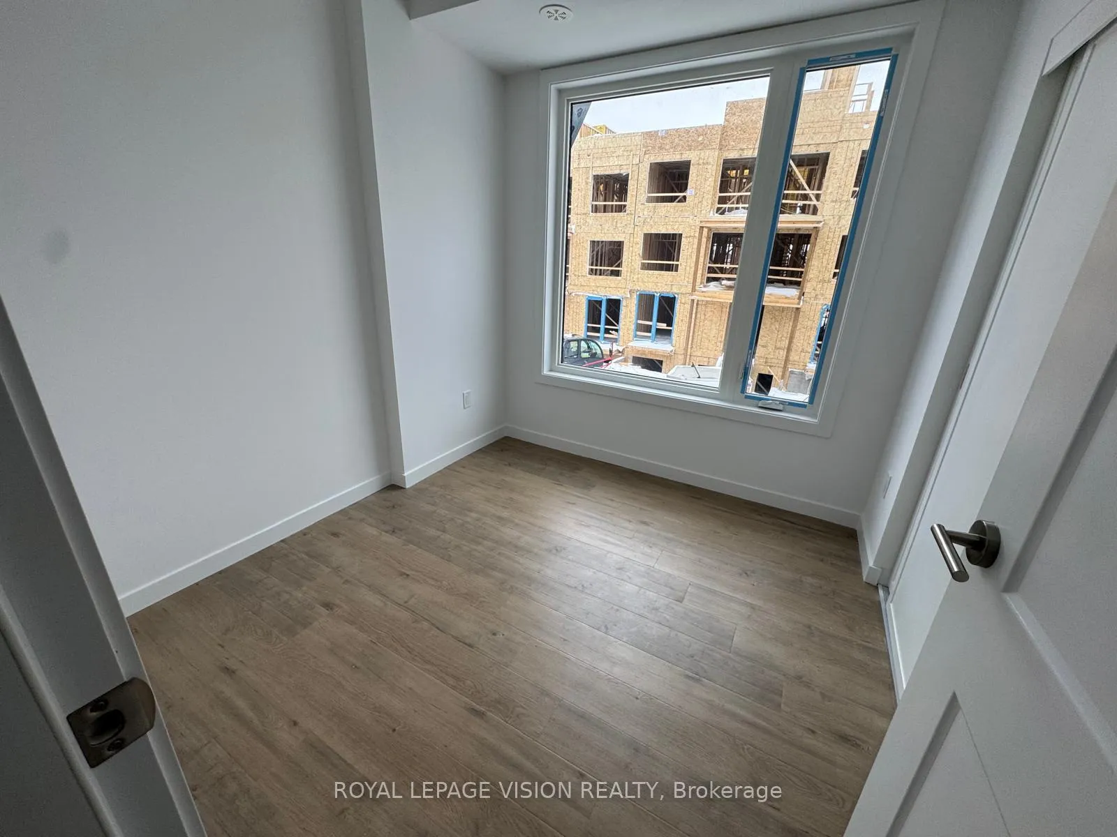 Photo 5 of Unit 18, 113 Marydale Avenue, Markham, Middlefield — HOMEH