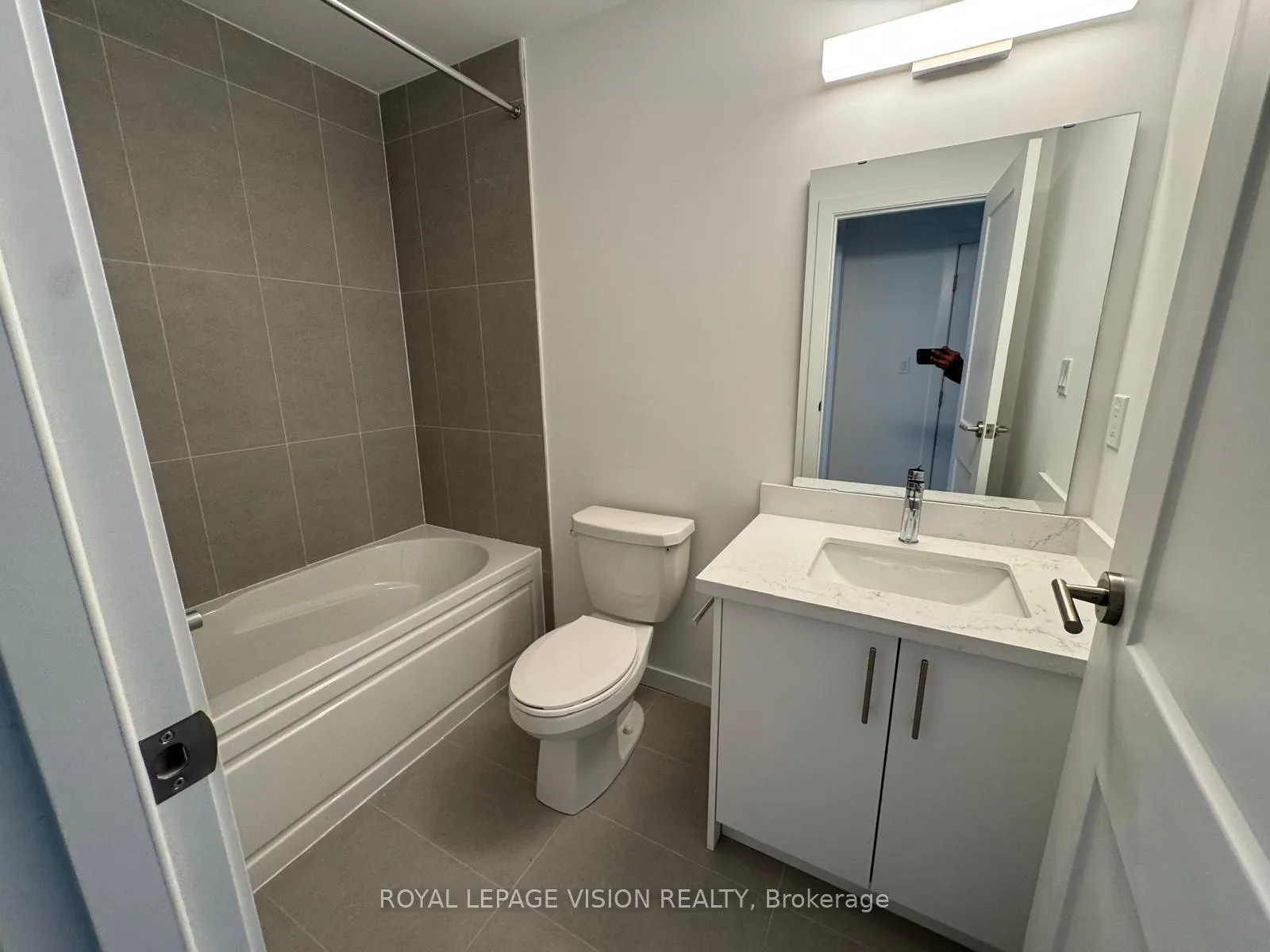Photo 6 of Unit 18, 113 Marydale Avenue, Markham, Middlefield — HOMEH
