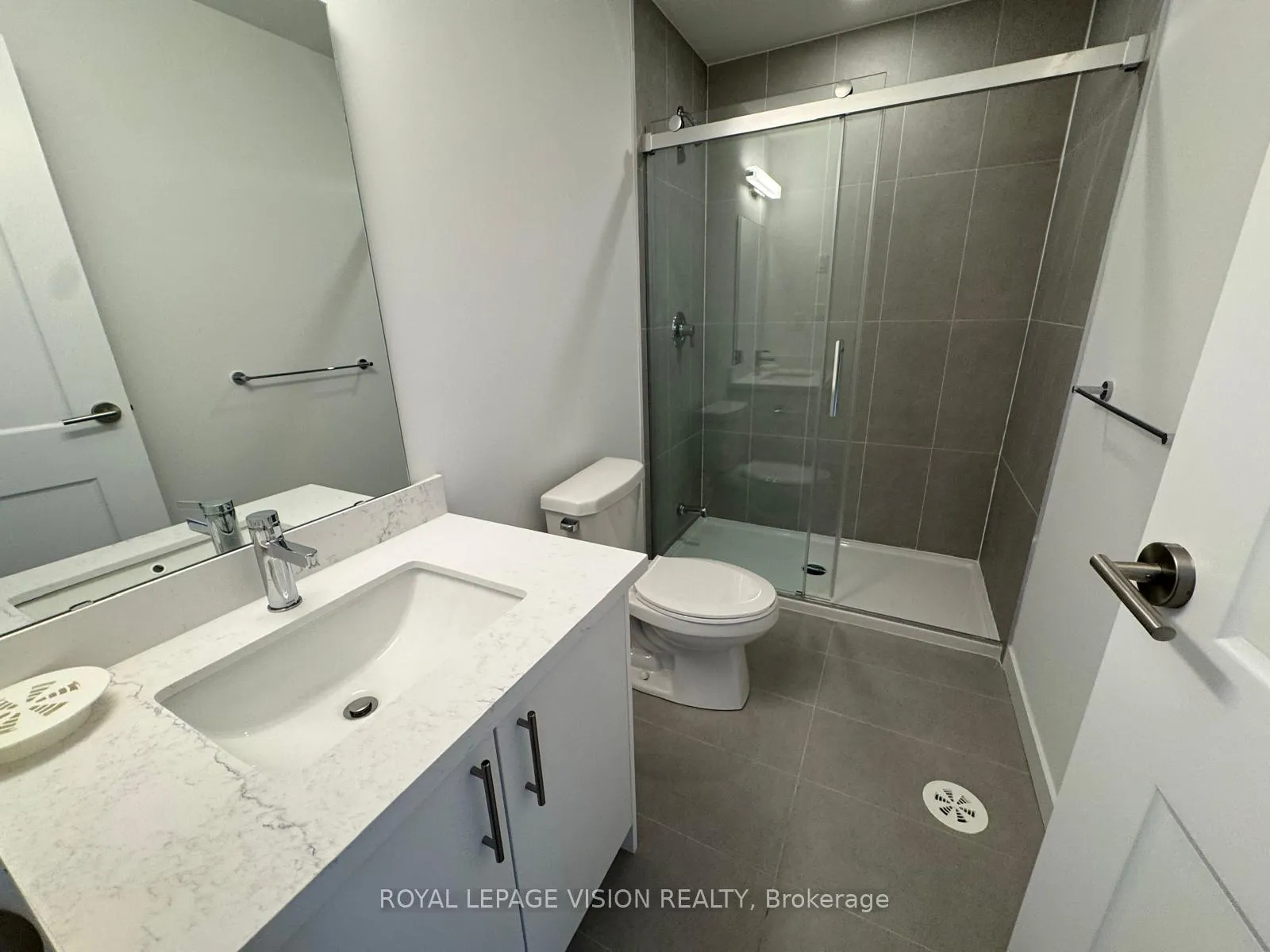 Photo 7 of Unit 18, 113 Marydale Avenue, Markham, Middlefield — HOMEH