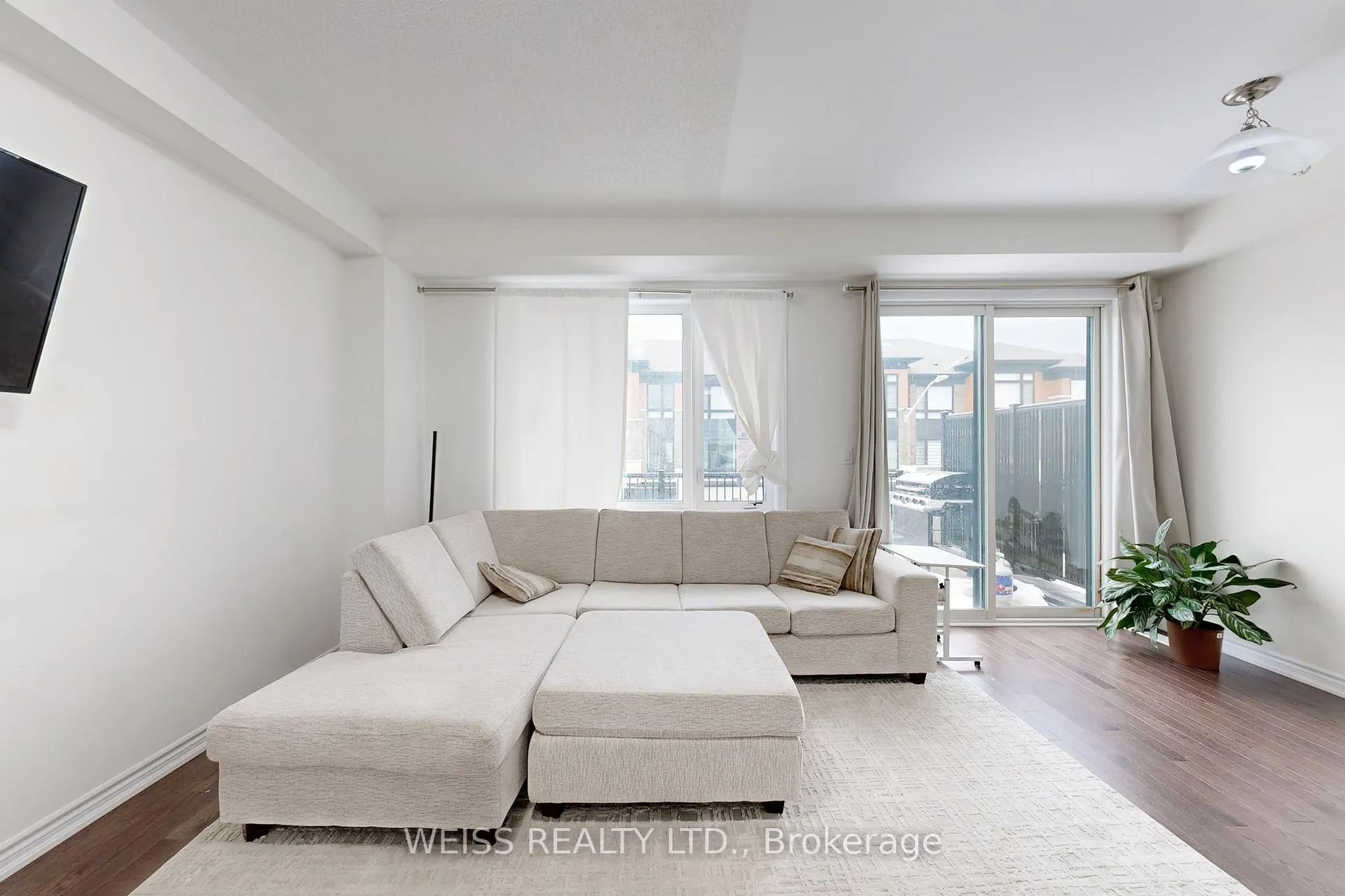Photo 3 of 6729 Thickson Road N, Whitby, Brooklin — HOMEH
