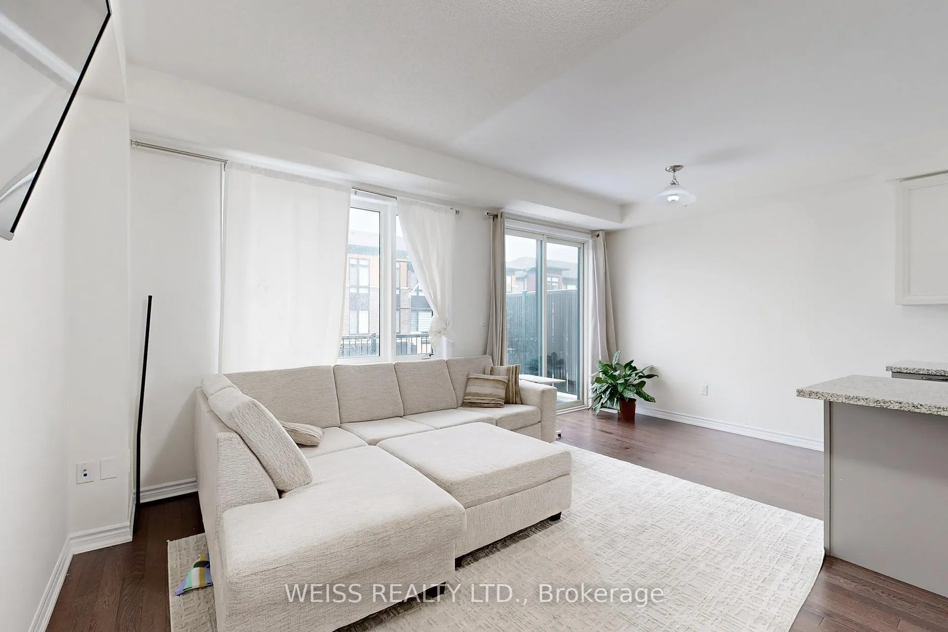 Photo 4 of 6729 Thickson Road N, Whitby, Brooklin — HOMEH
