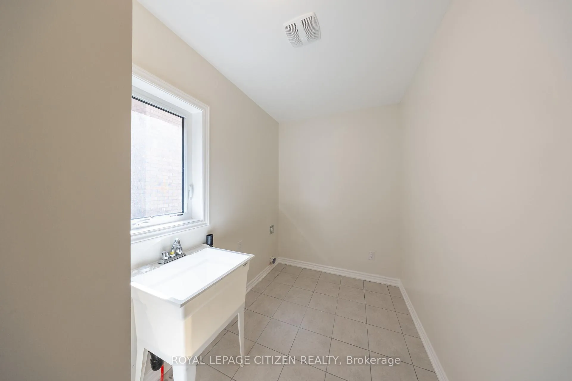 Photo 21 of 69 Fenn Crescent, New Tecumseth, Alliston — HOMEH