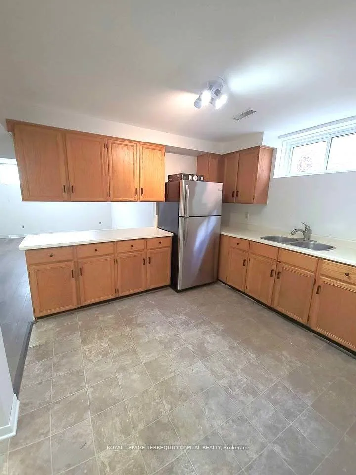 Photo 7 of Unit Lower, 98 Buchanan Street, Barrie, Grove East — HOMEH
