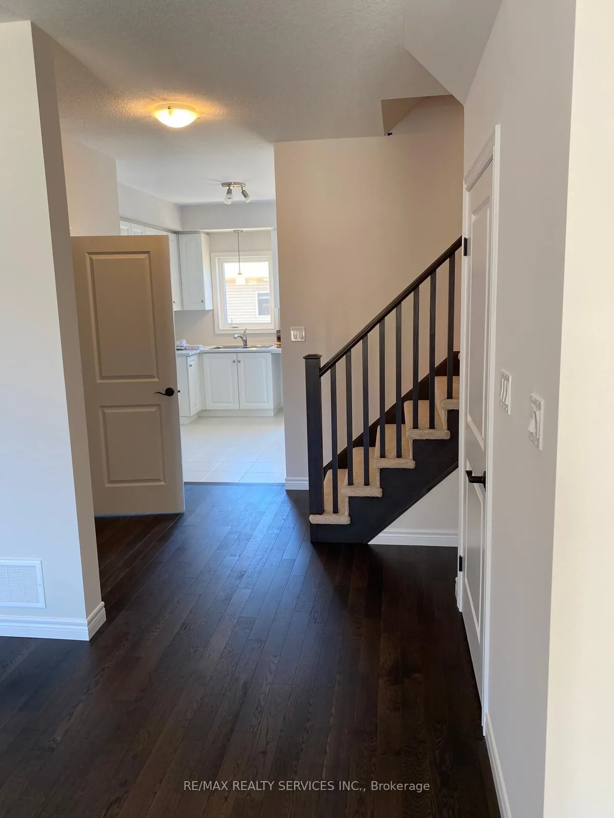 Photo 4 of 6 Marr Lane, Hamilton, Ancaster — HOMEH
