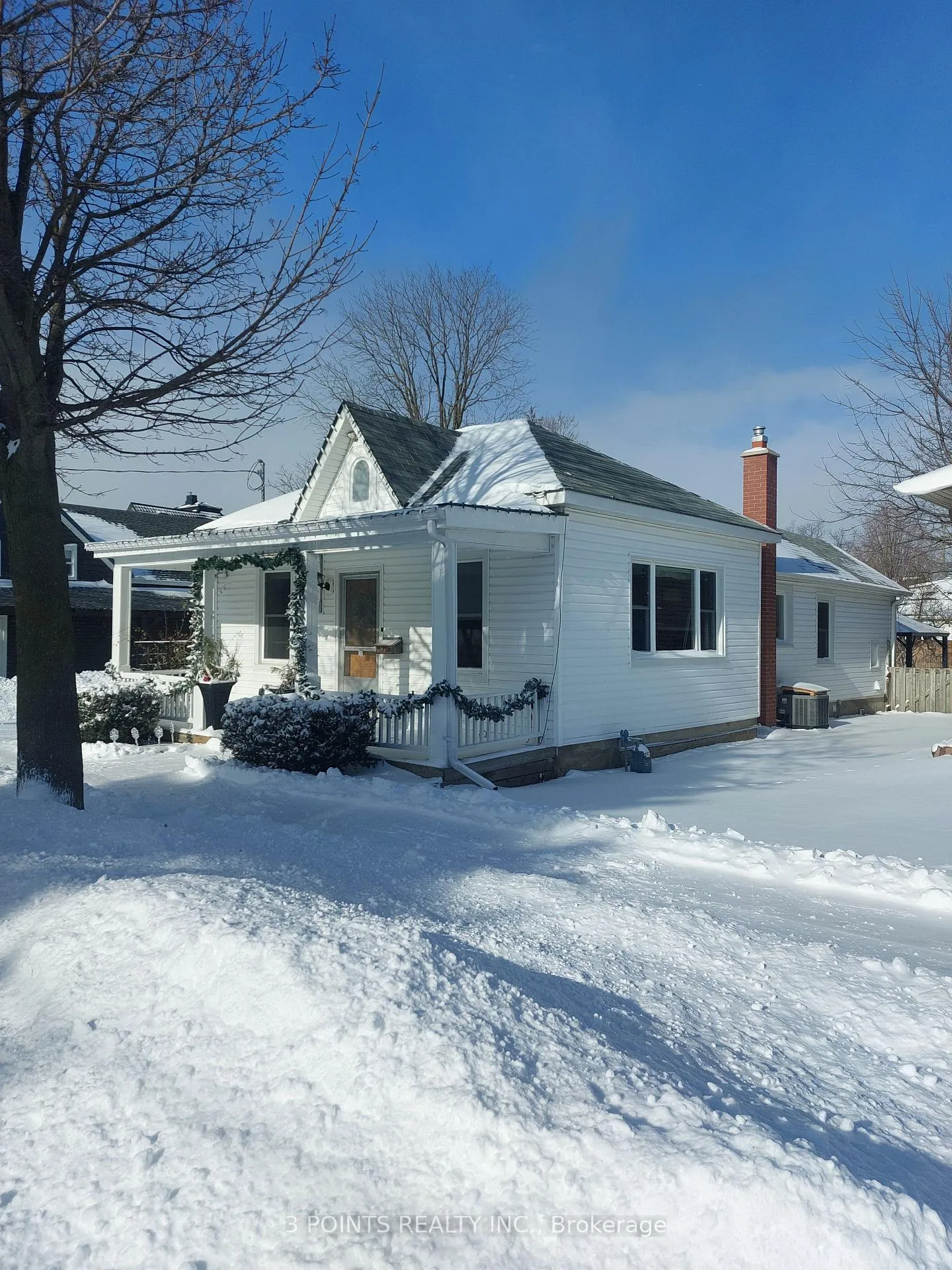 Photo 3 of 93 St David Street, Goderich, Goderich (Town) — HOMEH