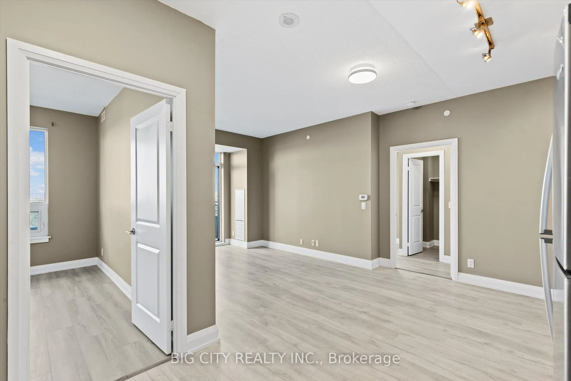 Photo 4 of Unit 2210, 7890 Bathurst Street, Vaughan, Beverley Glen — HOMEH