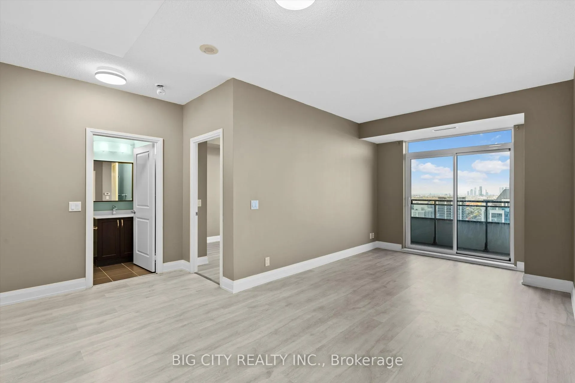 Photo 7 of Unit 2210, 7890 Bathurst Street, Vaughan, Beverley Glen — HOMEH