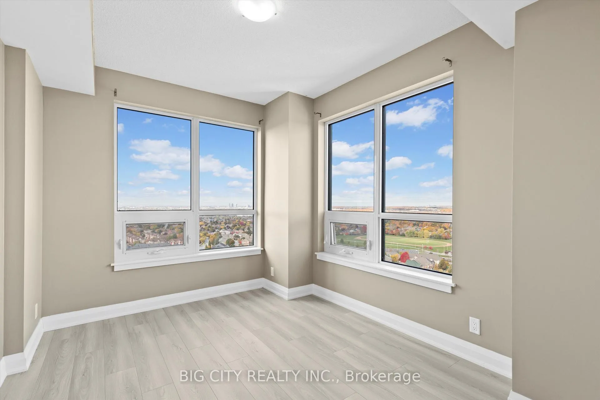 Photo 10 of Unit 2210, 7890 Bathurst Street, Vaughan, Beverley Glen — HOMEH