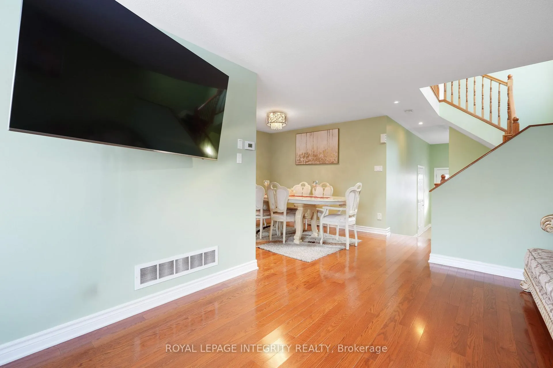Photo 11 of 901 Ashenvale Way, Ottawa, Avalon East — HOMEH