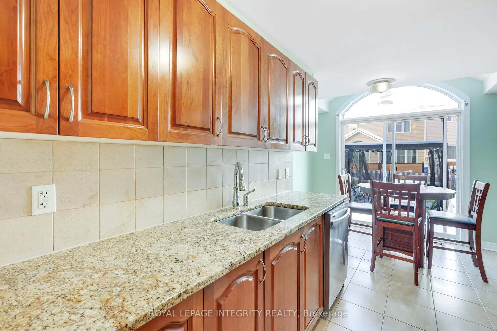 Photo 14 of 901 Ashenvale Way, Ottawa, Avalon East — HOMEH
