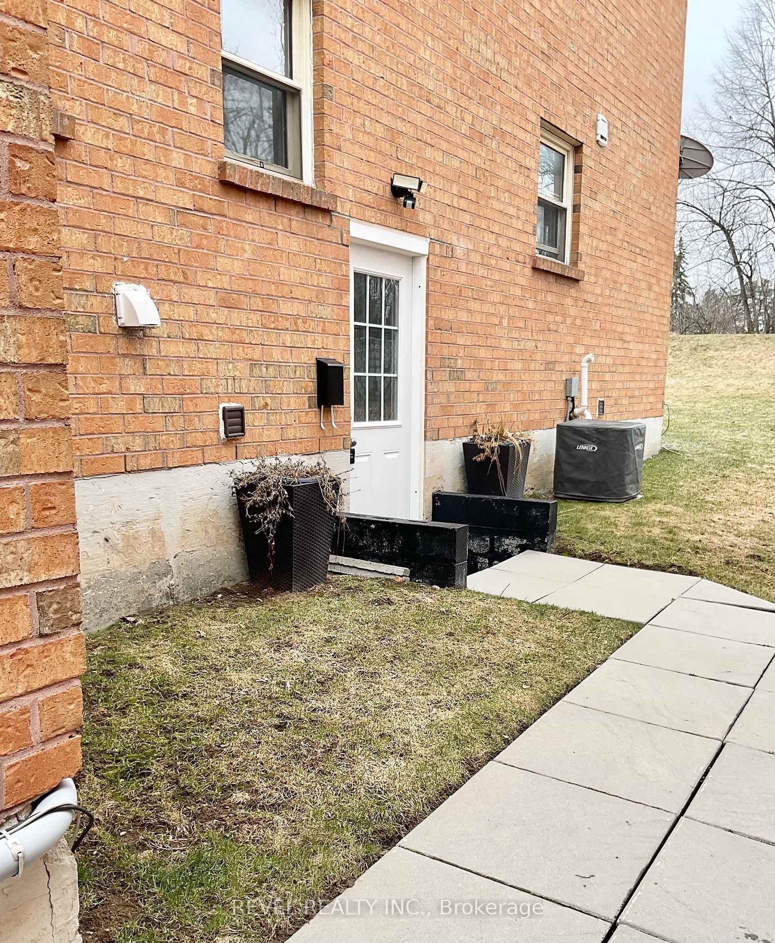Photo 8 of Unit Lower, 54 Golden Meadow Road, Barrie, Bayshore — HOMEH