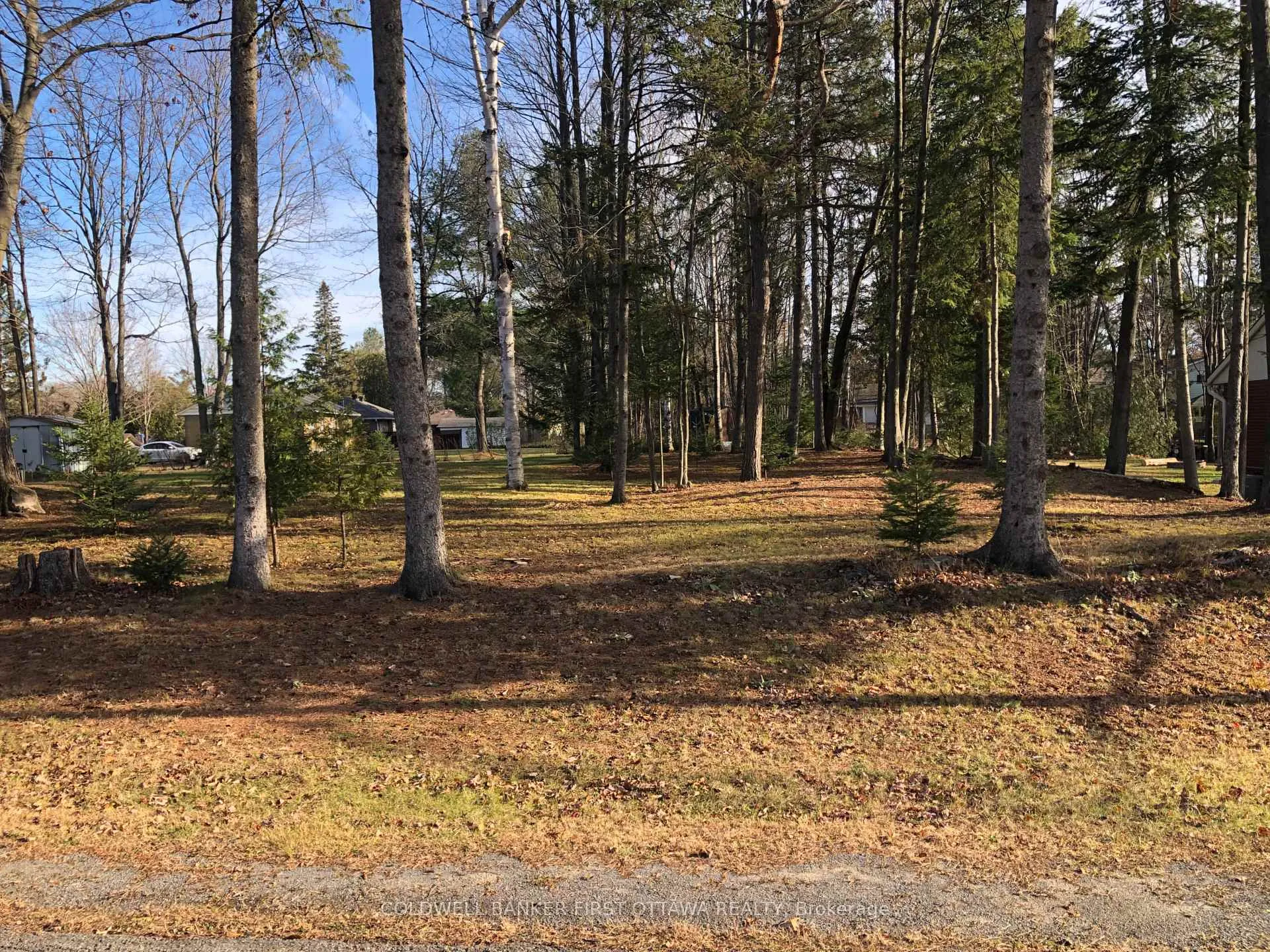 Photo 5 of 65 Vaan Drive, Ottawa, Merivale Gardens — HOMEH