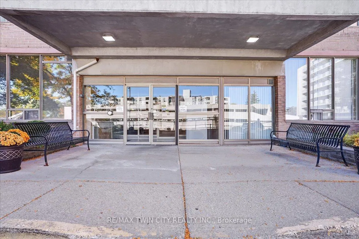Photo 6 of Unit 506, 3227 King Street E, Kitchener, Chicopee/Freeport — HOMEH
