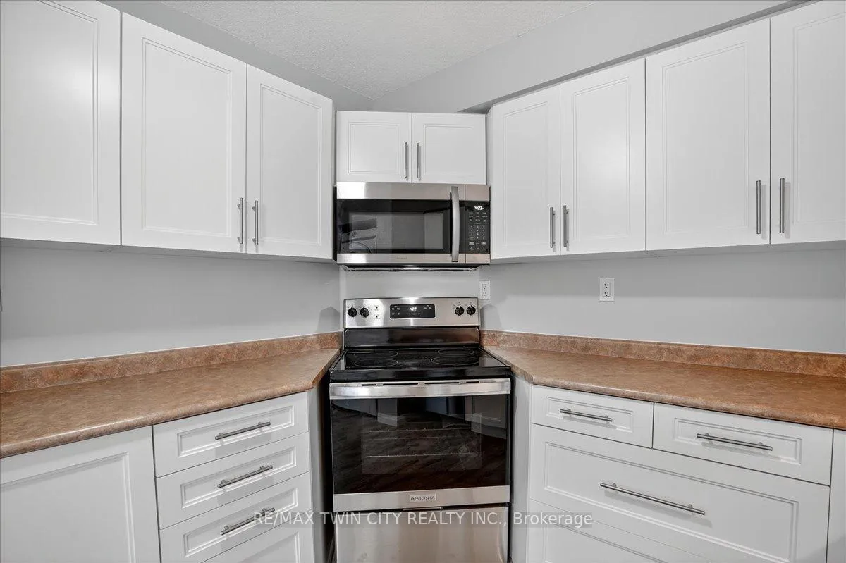 Photo 12 of Unit 506, 3227 King Street E, Kitchener, Chicopee/Freeport — HOMEH