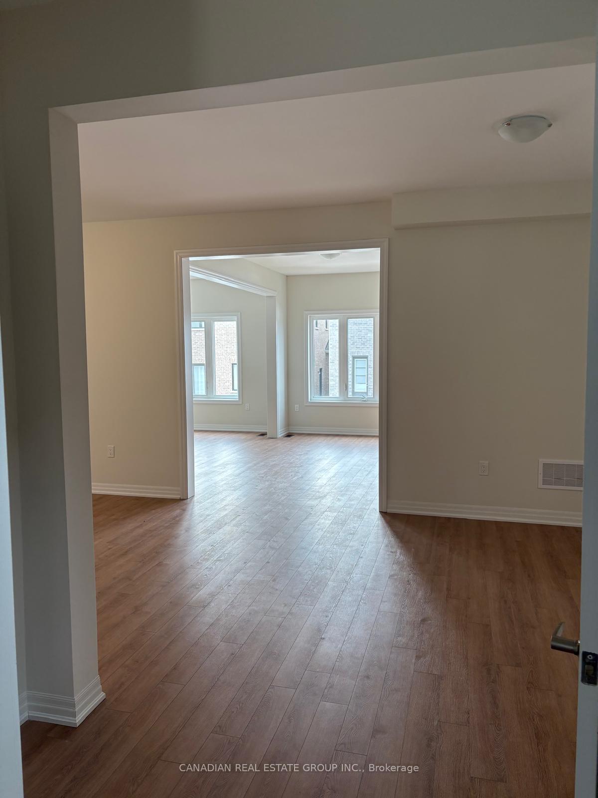 Photo 3 of 45 Donald Ingram Crescent, Georgina, Keswick North — HOMEH