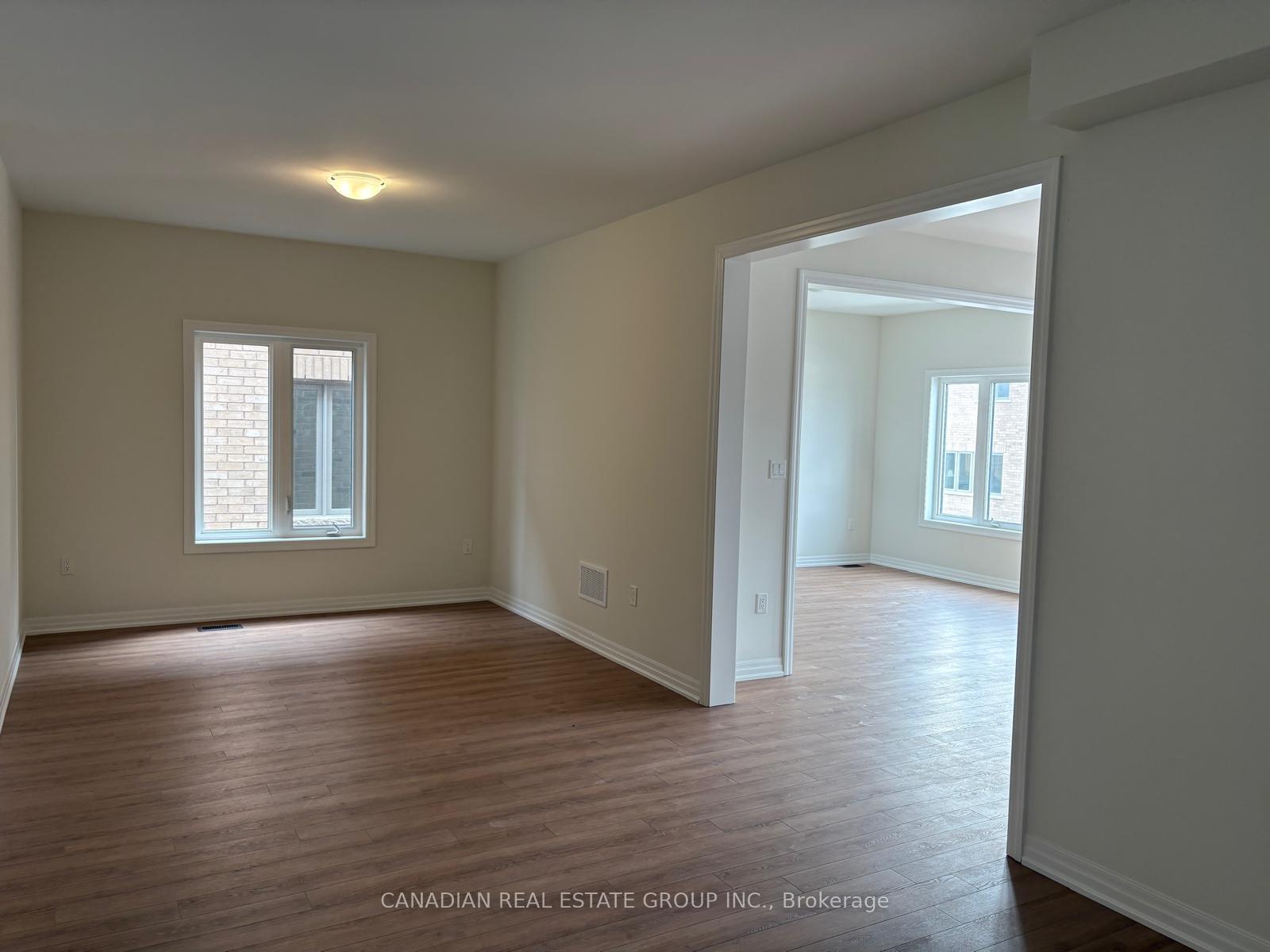 Photo 4 of 45 Donald Ingram Crescent, Georgina, Keswick North — HOMEH