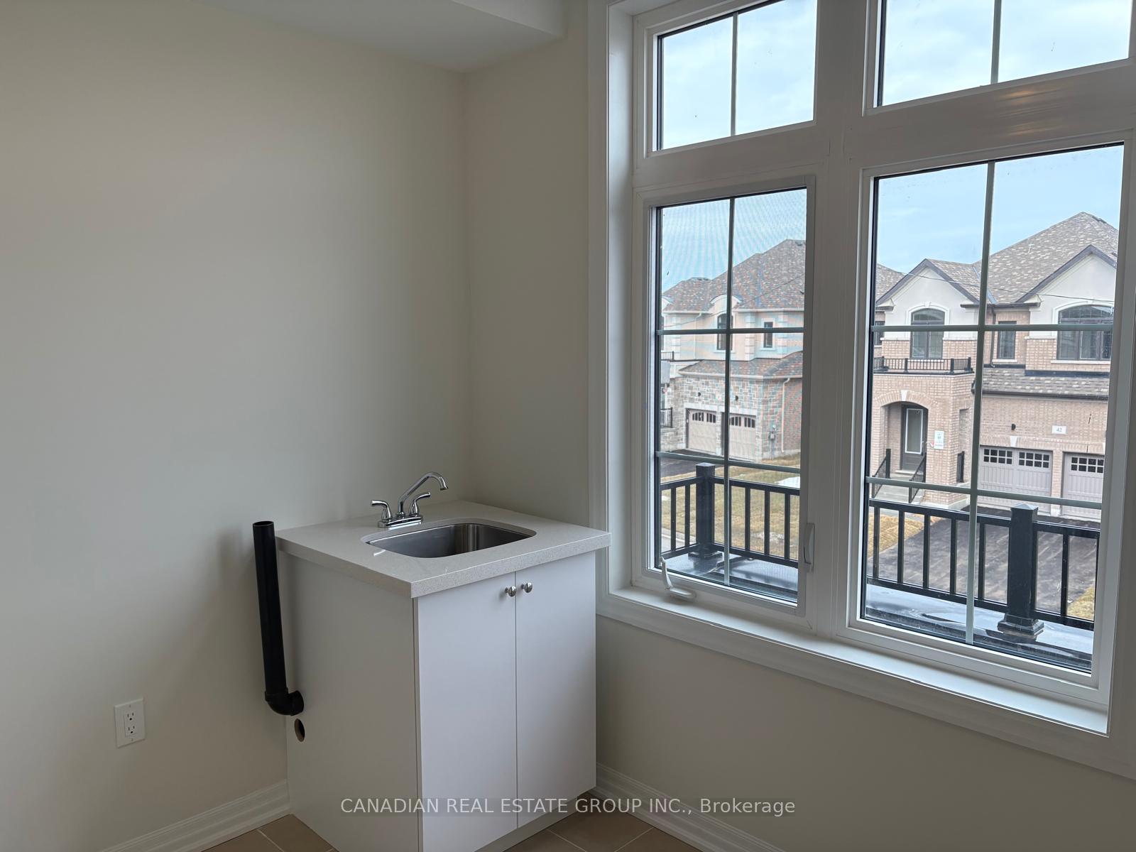 Photo 10 of 45 Donald Ingram Crescent, Georgina, Keswick North — HOMEH