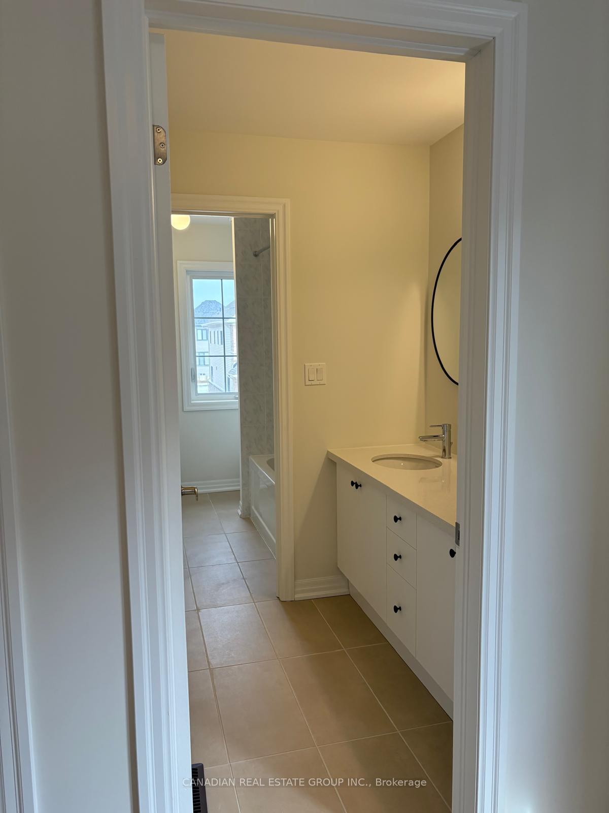 Photo 16 of 45 Donald Ingram Crescent, Georgina, Keswick North — HOMEH