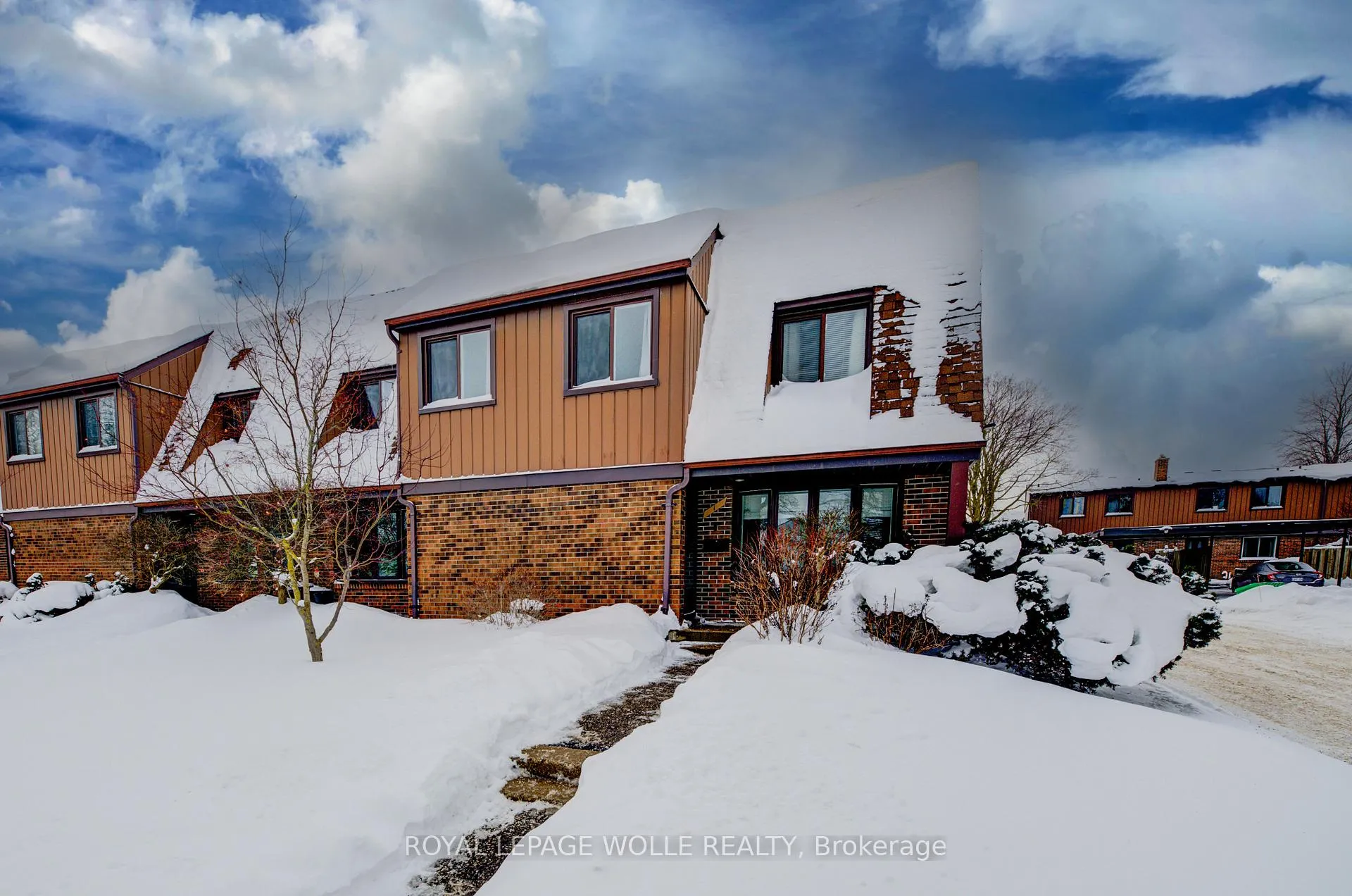 Photo 2 of Unit 1, 285 Sandowne Drive, Waterloo — HOMEH
